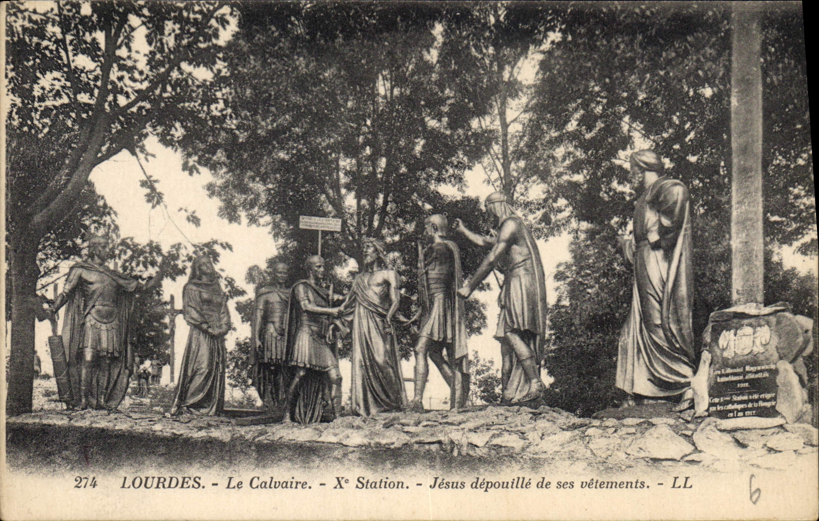 CPA Lourdes le Calvaire X station Jesus depouille de ses vetements 
