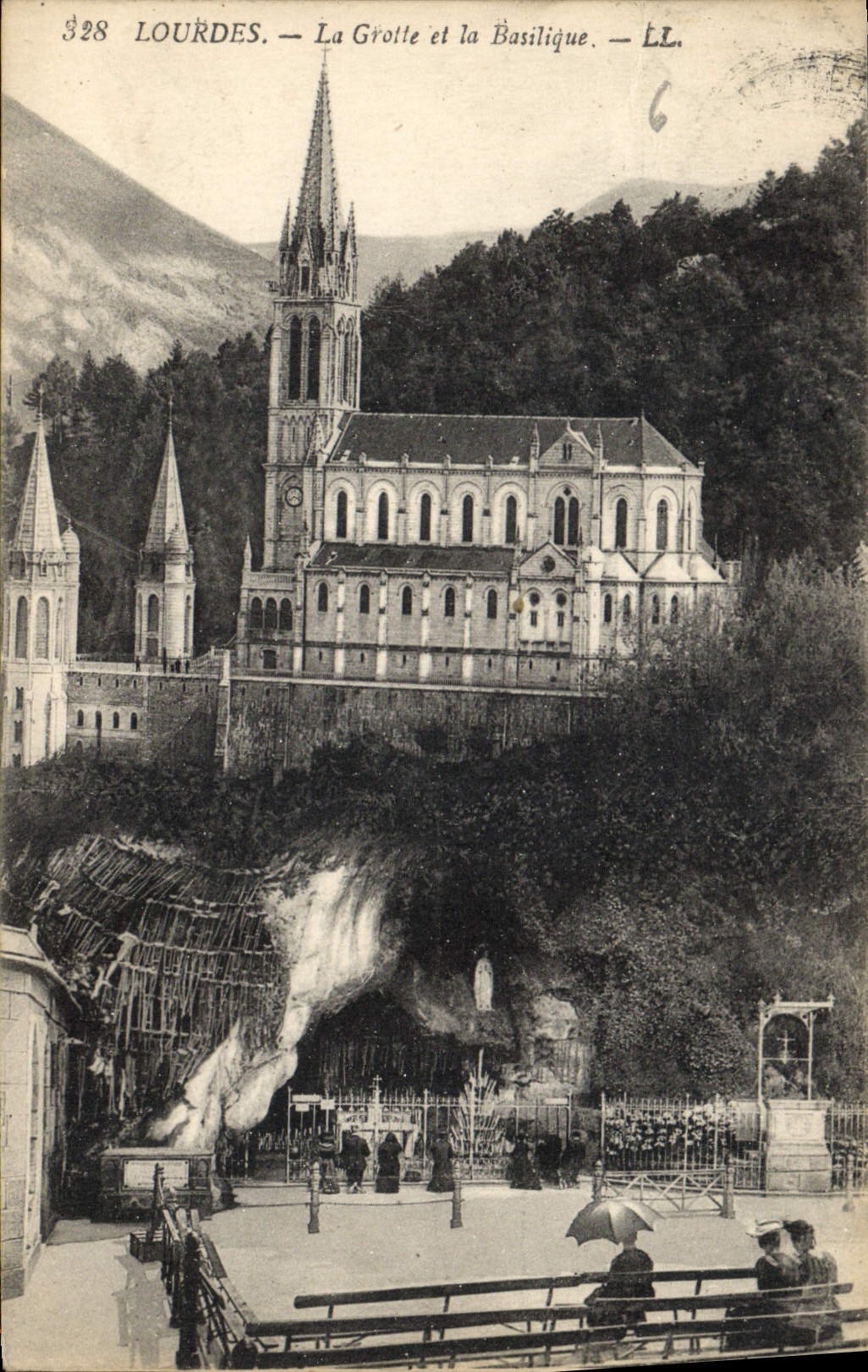 CPA Lourdes la Grotte et la Basilique 