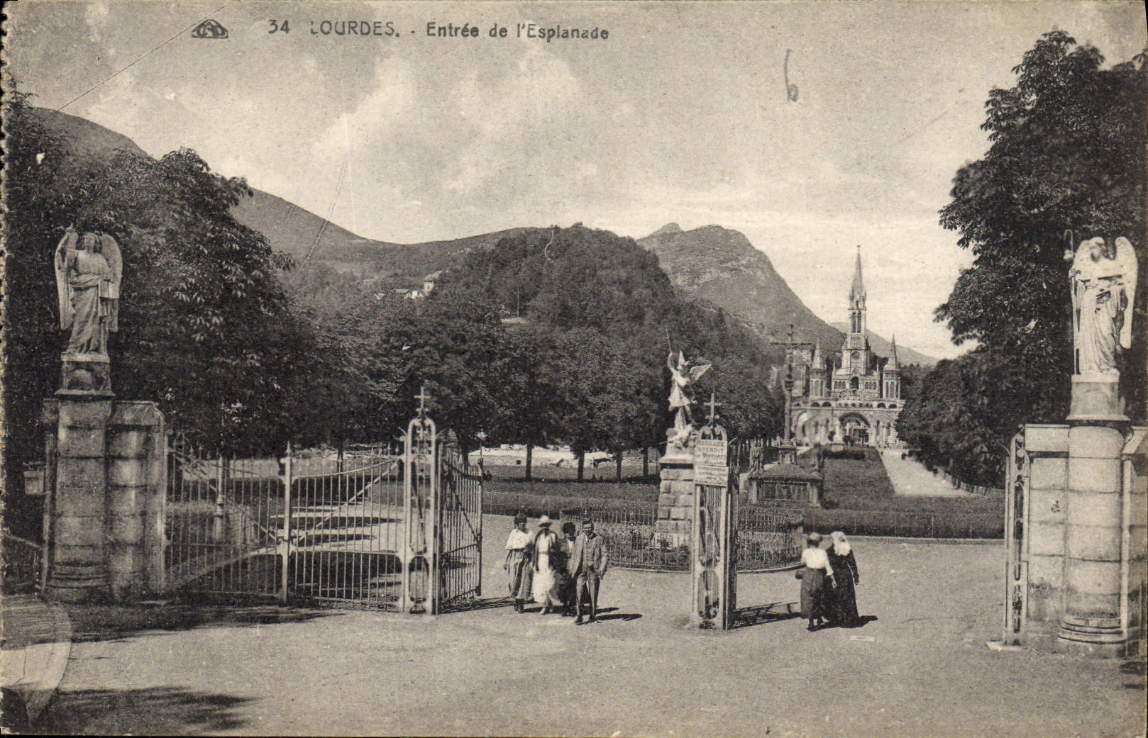 CPA Lourdes Entree de l'Esplanade 