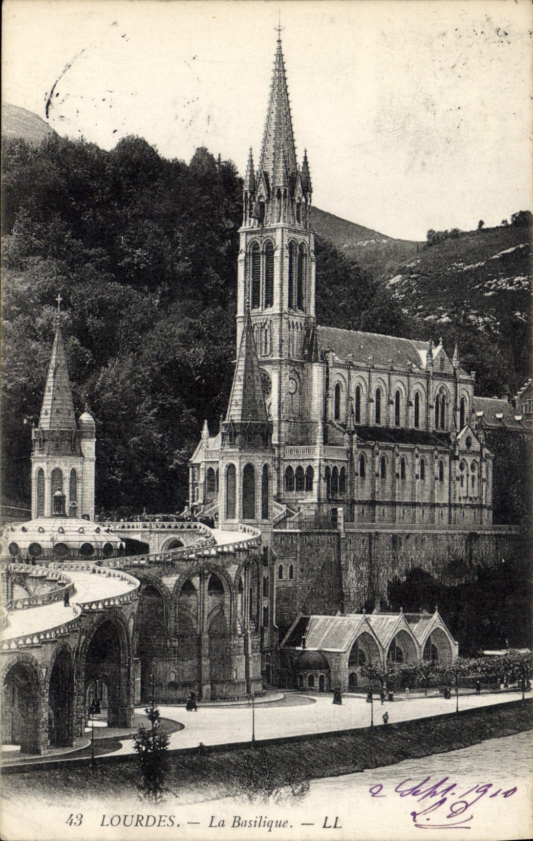 CPA Lourdes la BAsilique 