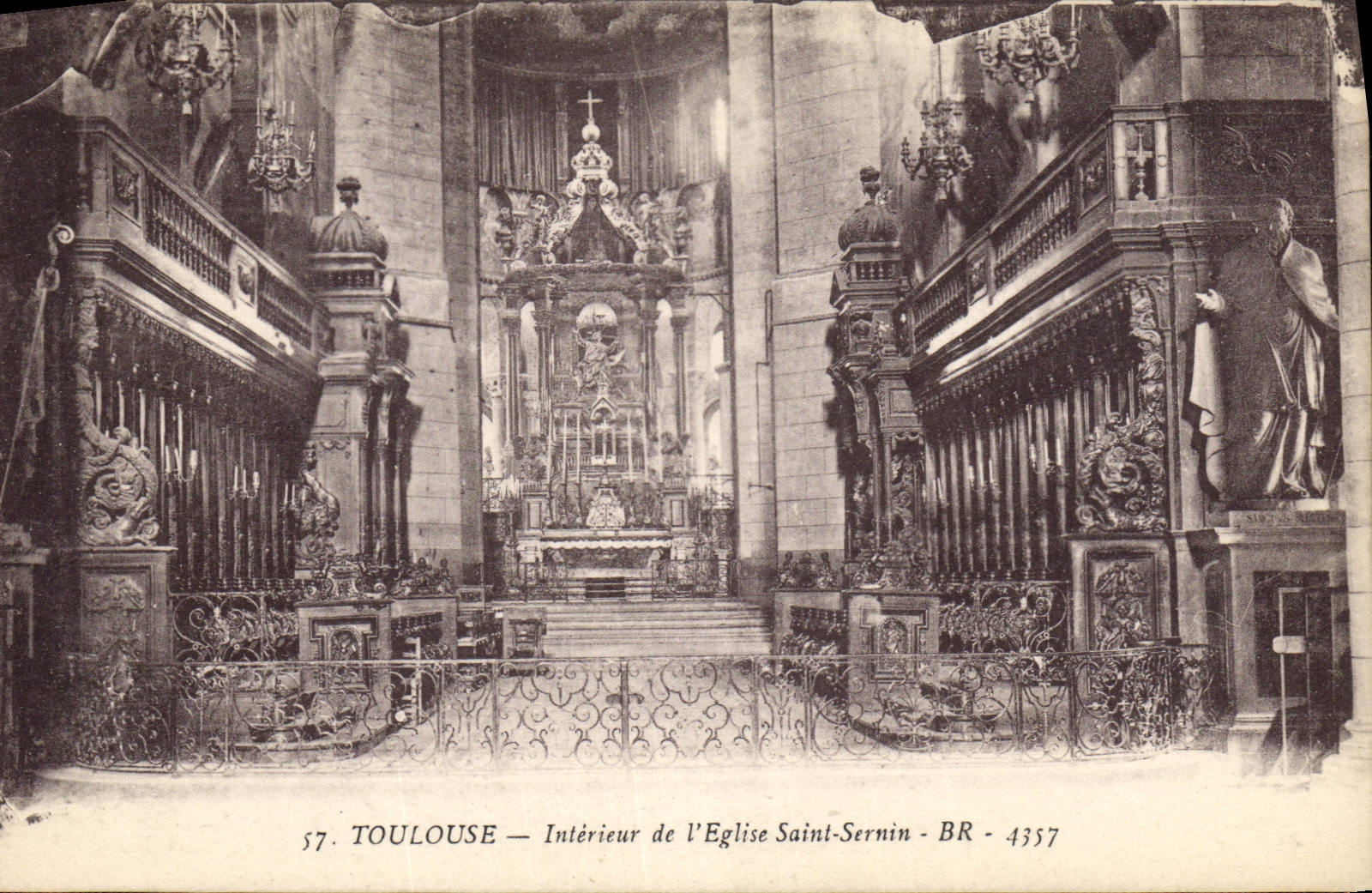 CPA Toulouse Interieur de l'eglise Saint Sernin