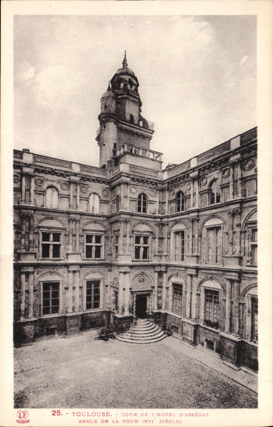 CPA Toulouse Cour de l'Hotel d'Assezat Angle de la Tour XVI siecle