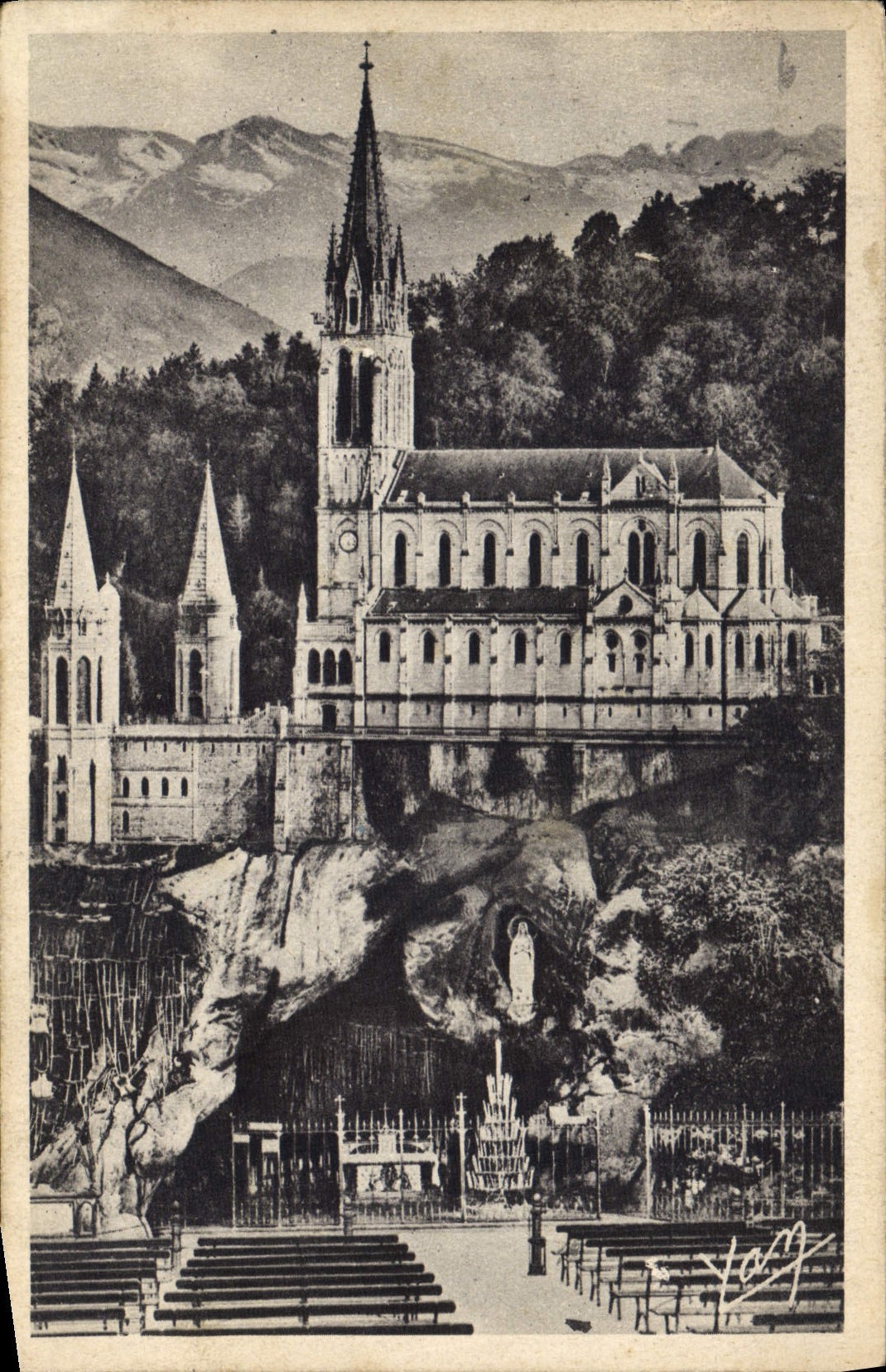 CPA Lourdes la Basilique et la Grotte 