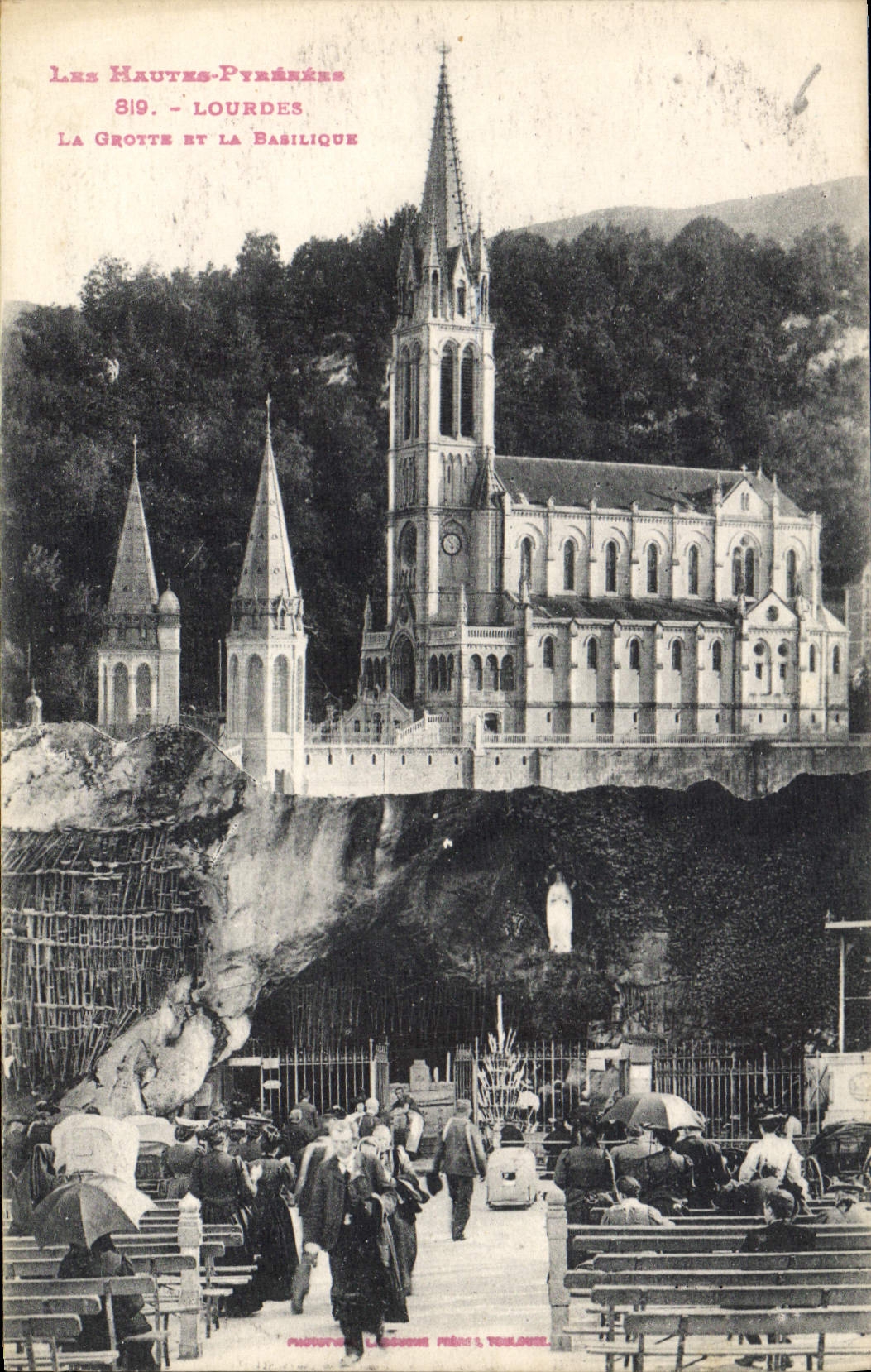 CPA Les Hautes Pyrenees lourdes la Grotte et la Basilique 