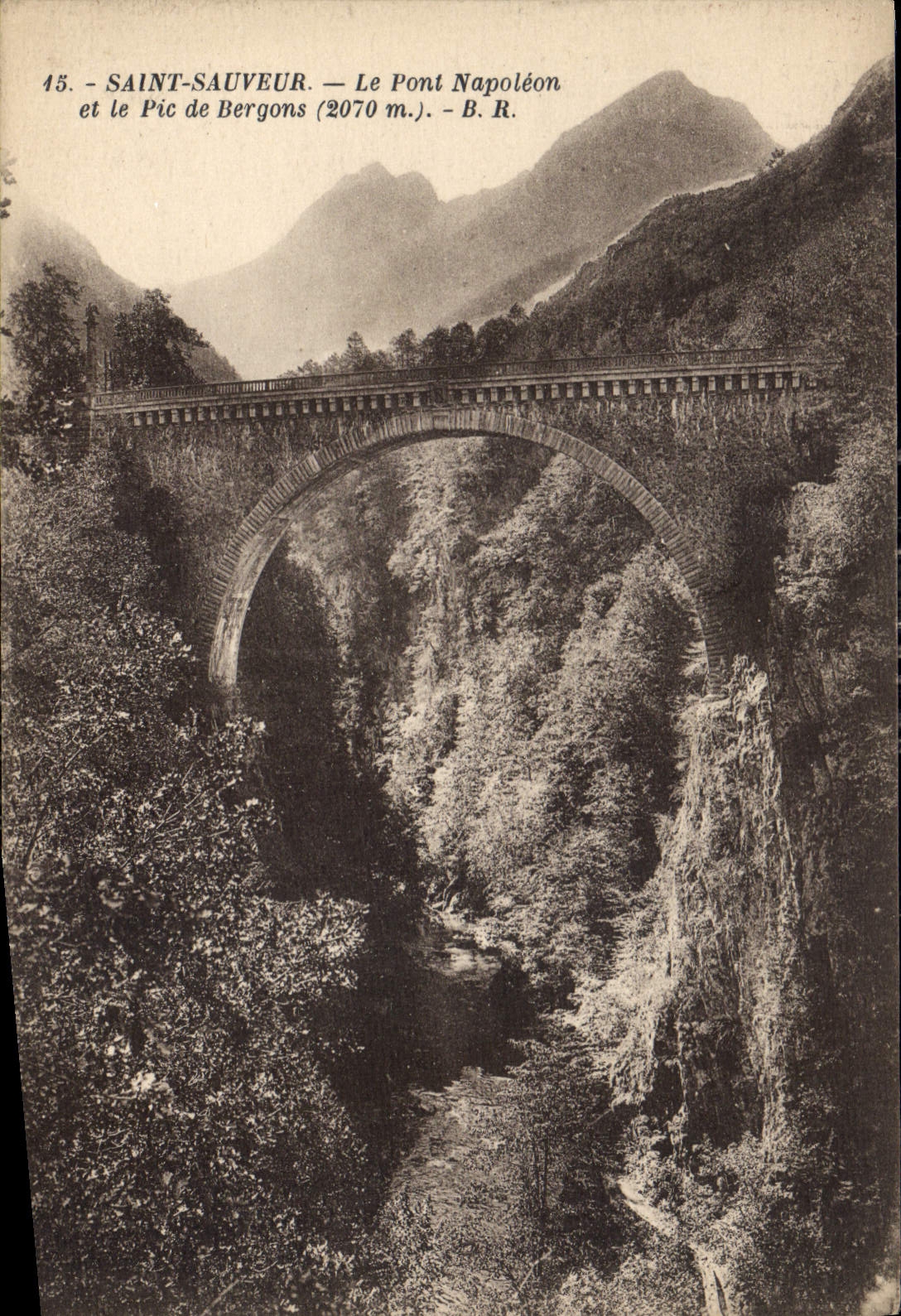 CPA Saint Sauveur le Pont Napoleon et le Pic de Bergons 