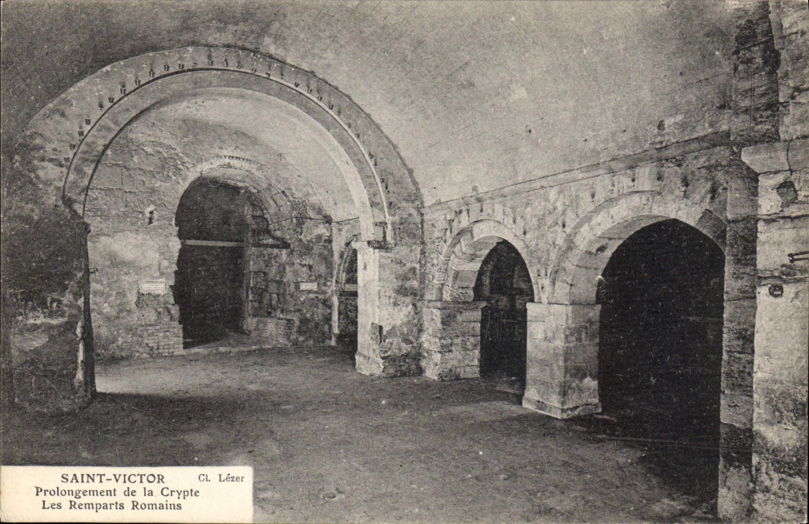CPA Saint Victor Prolongement de la Crypte les Remparts Romains