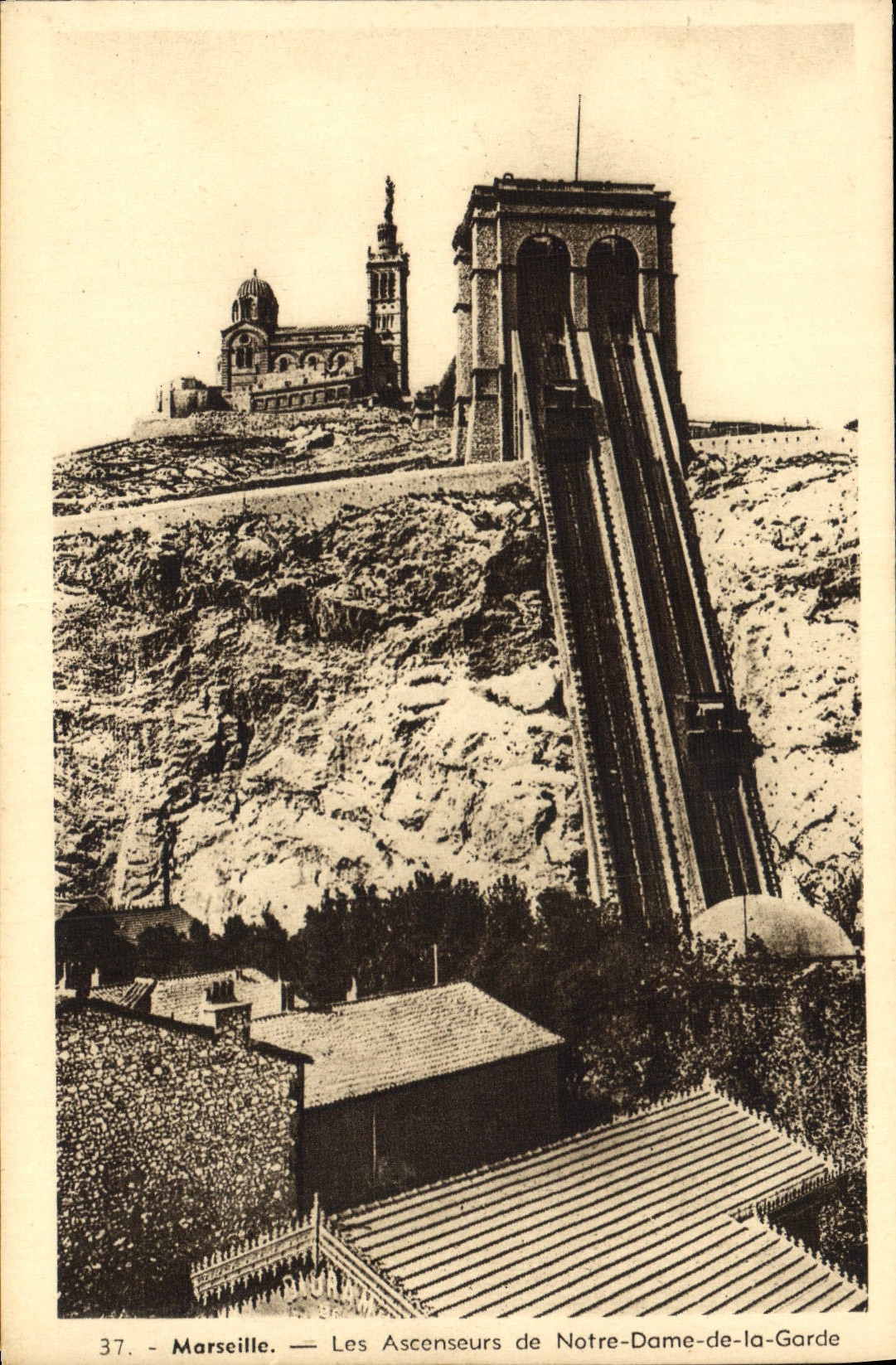 CPA Marseille les Ascenseurs de Notre Dame de la Garde 
