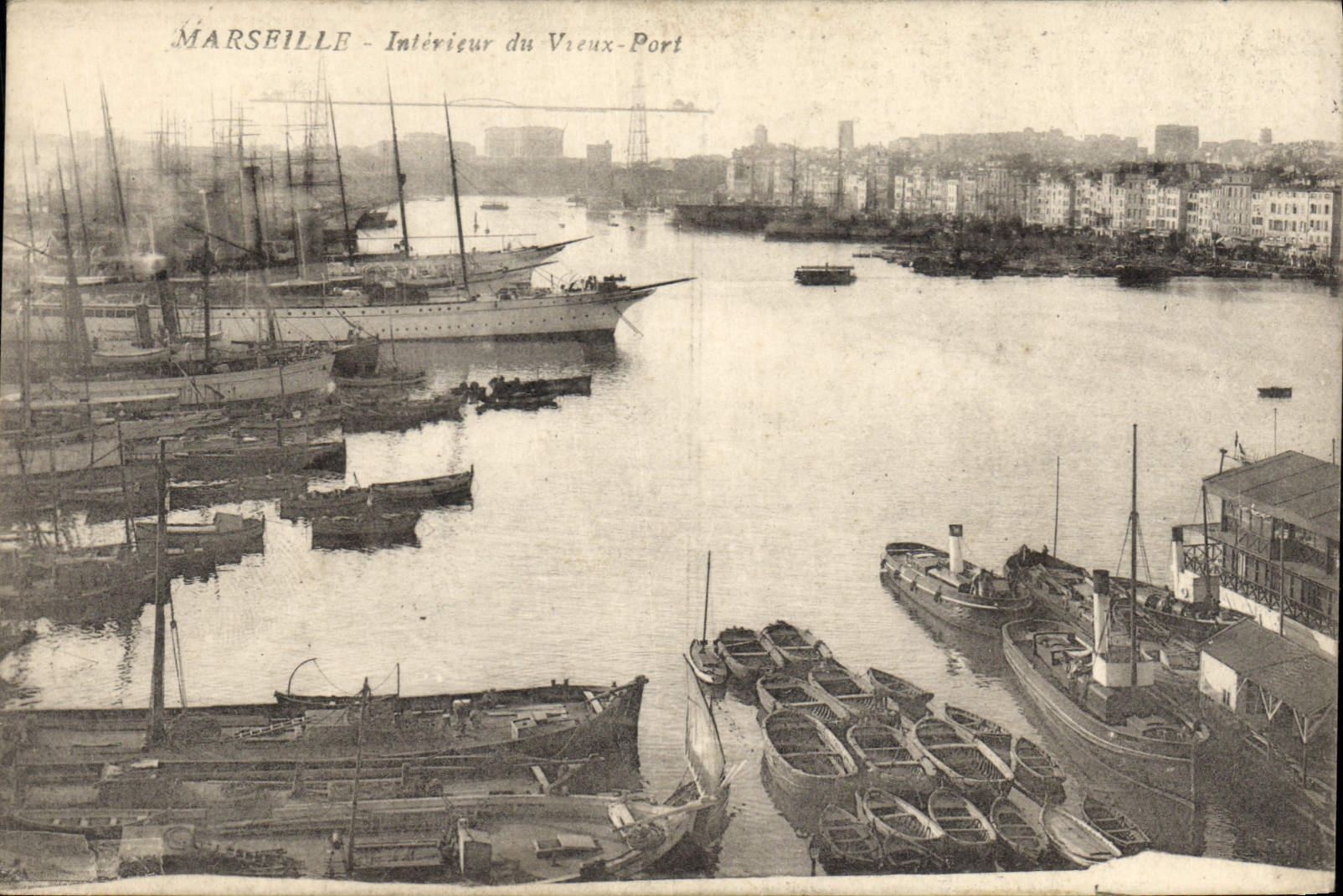 CPA Marseille Interieur du Vieux Port Bateaux