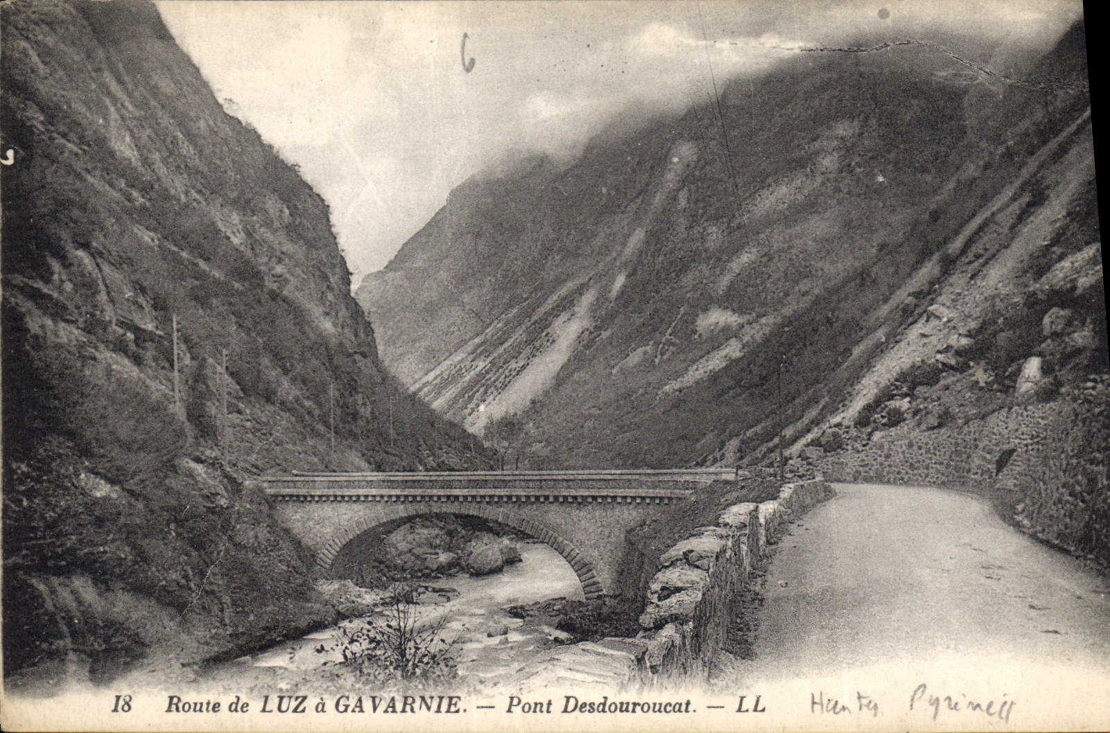 CPA Route de Luz a Gavarnie Pont Desdouroucat 