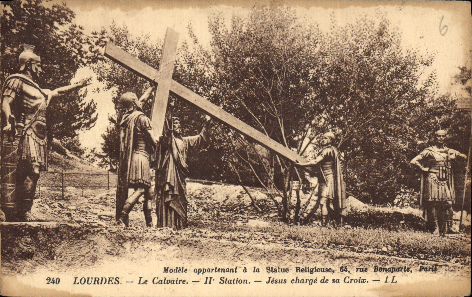 CPA Lourdes le Calvaire II station Jesus Charge de sa Croix 