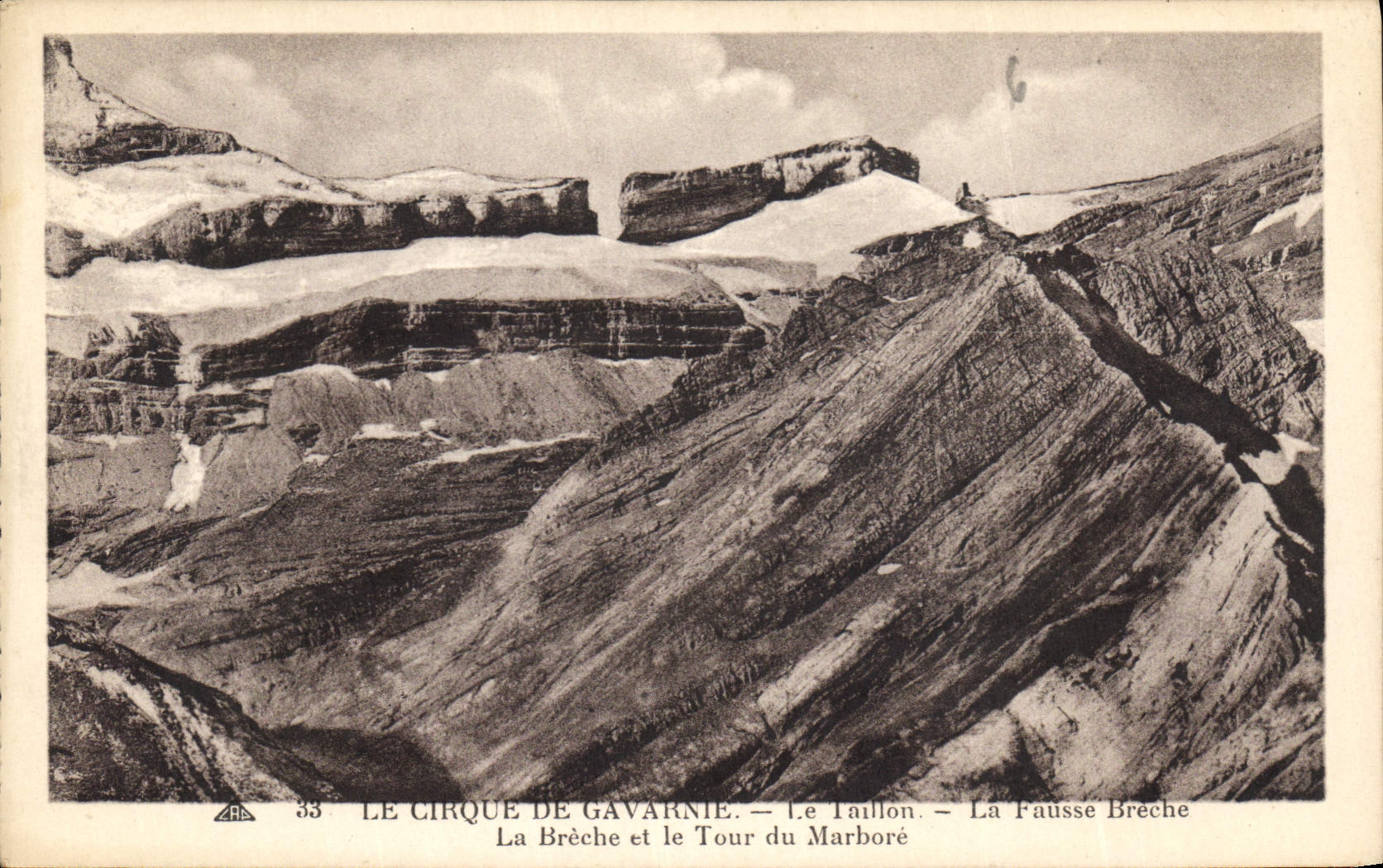 CPA Le Cirque de Gavarnie le Taillon la Fausse breche la Breche et le Tour du Marbore 