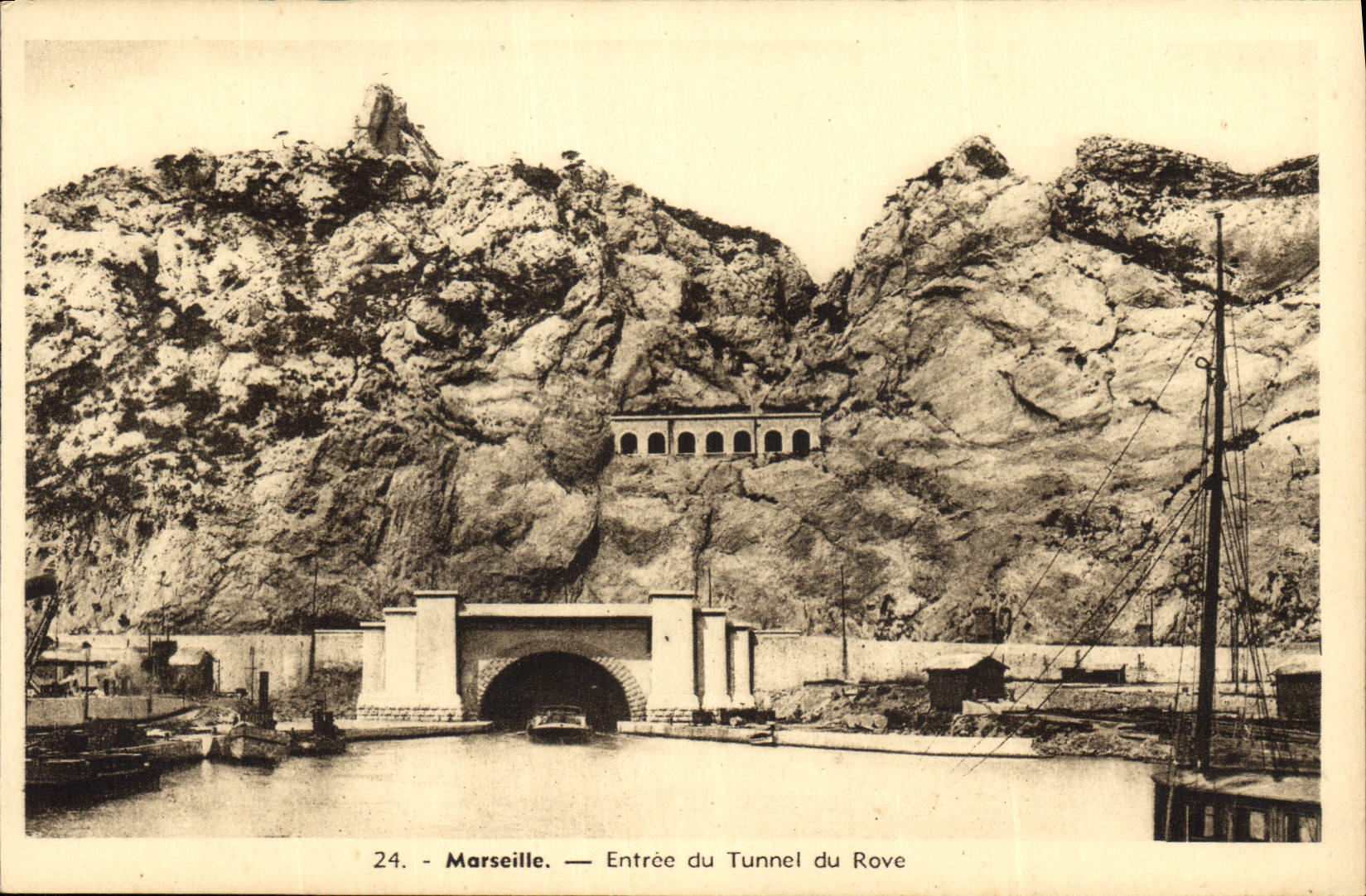 CPA Marseille Entree du Tunnel du Rove 