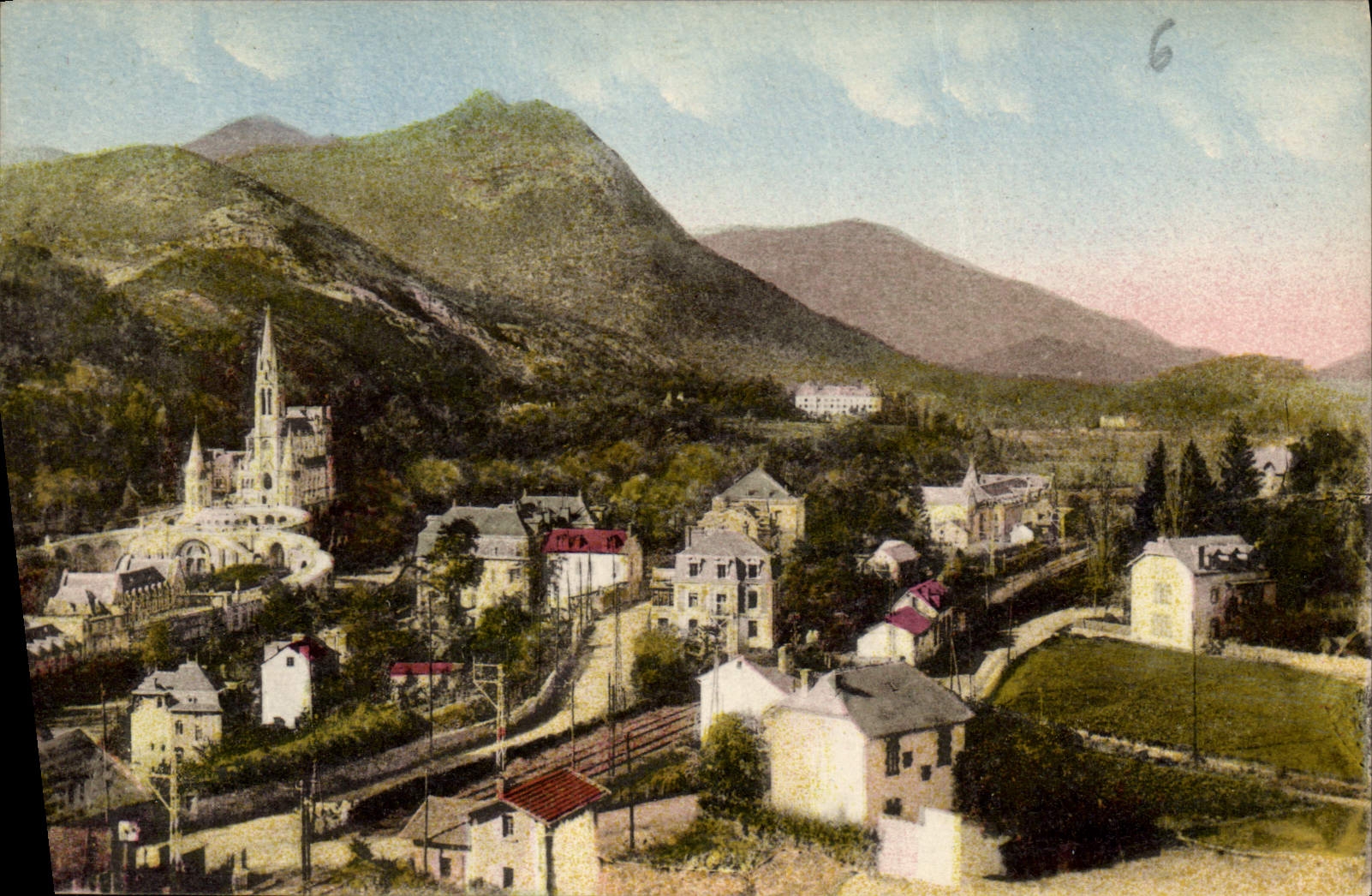 CPA Lourdes vue generale sur la basilique de la route de Pau 