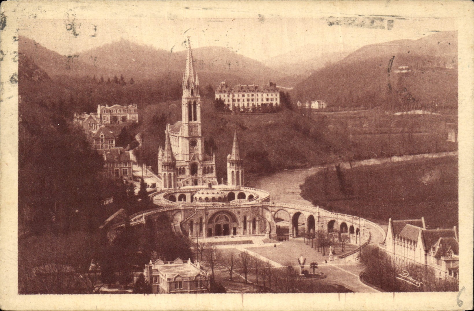 CPA Lourdes la Basilique 