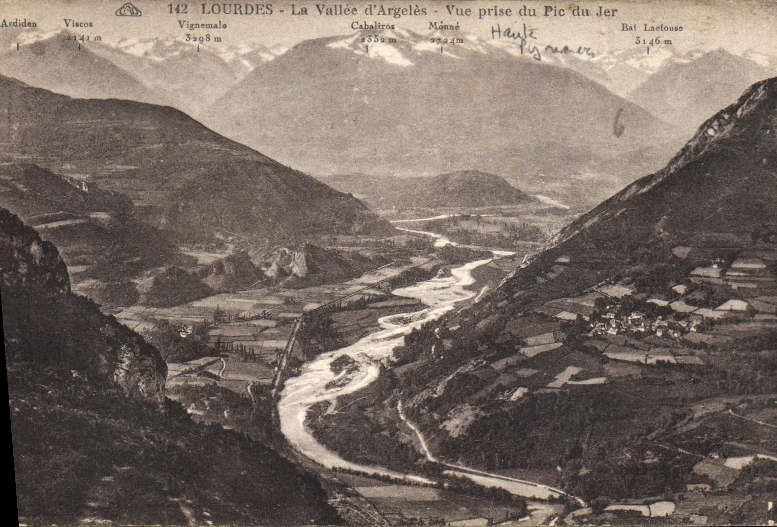 CPA Lourdes la vallee d'Argeles vue prise du Pic du Jer 