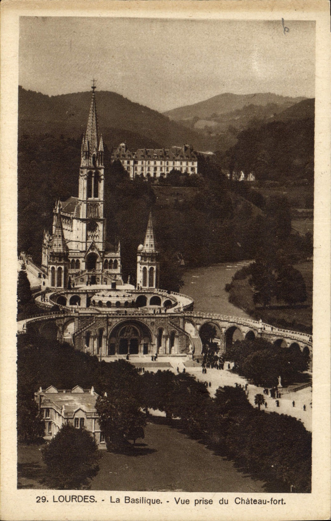 CPA Lourdes la Basilique vue prise du Chateau fort 