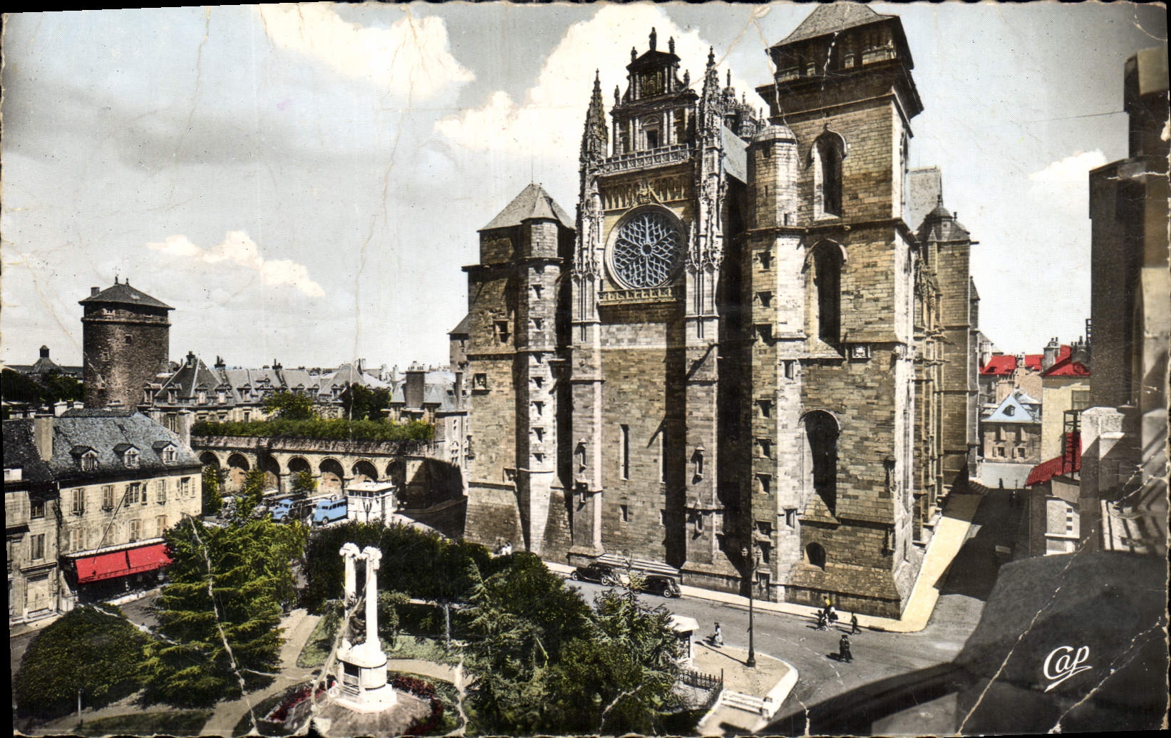 CPA Rodez la Place d'Armes la Cathedrale et l'Eveche
