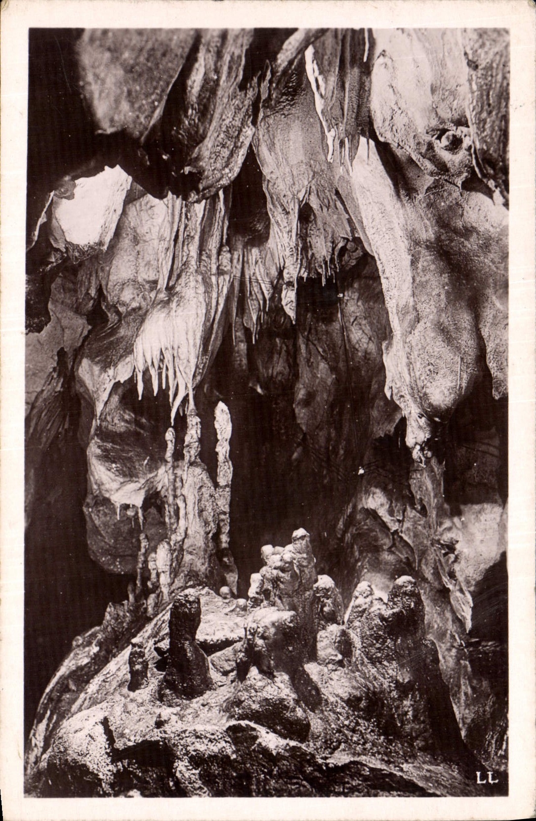 CPA Lourdes les Grottes du Loup vue d'ensemble de la Salle Superieure 