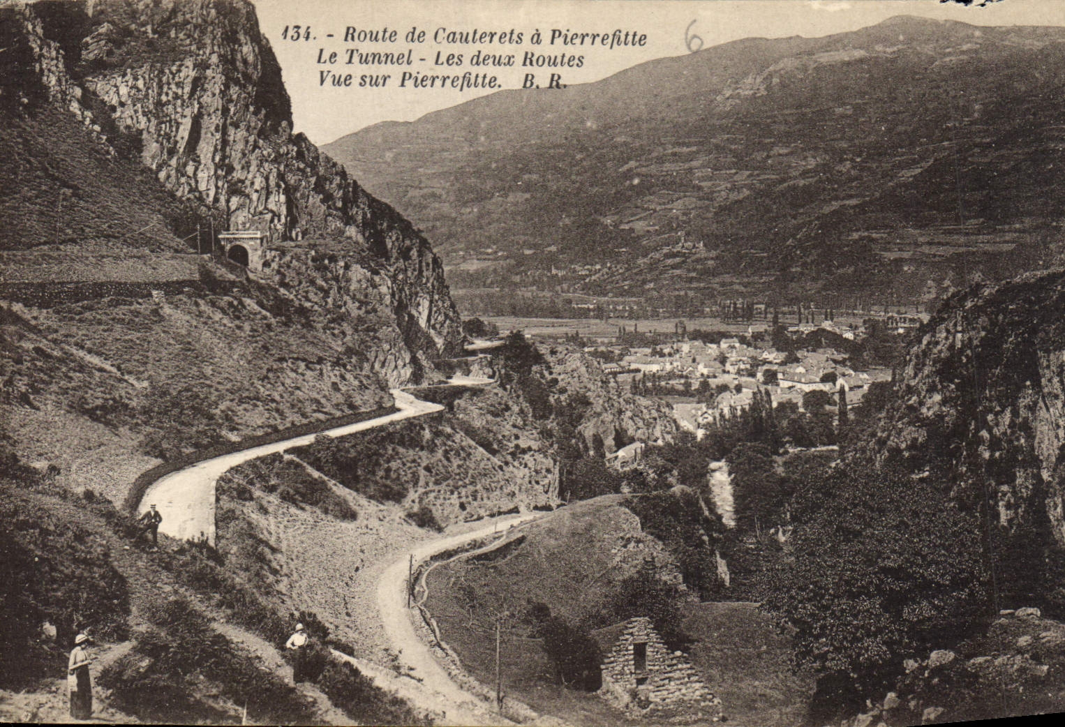 CPA Route de Cauterets a Pierrefitte le Tunnel les deux Routes Vue sur Pierrefitte 