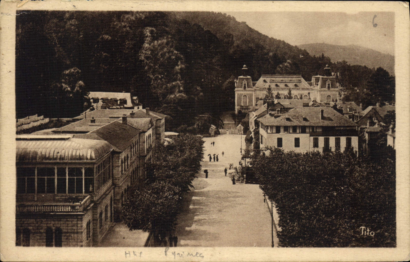 CPA Les Beaux Paysages de France Les Pyrenees Bagneres de Bigorre Vue sur les Thermes et le Casino 