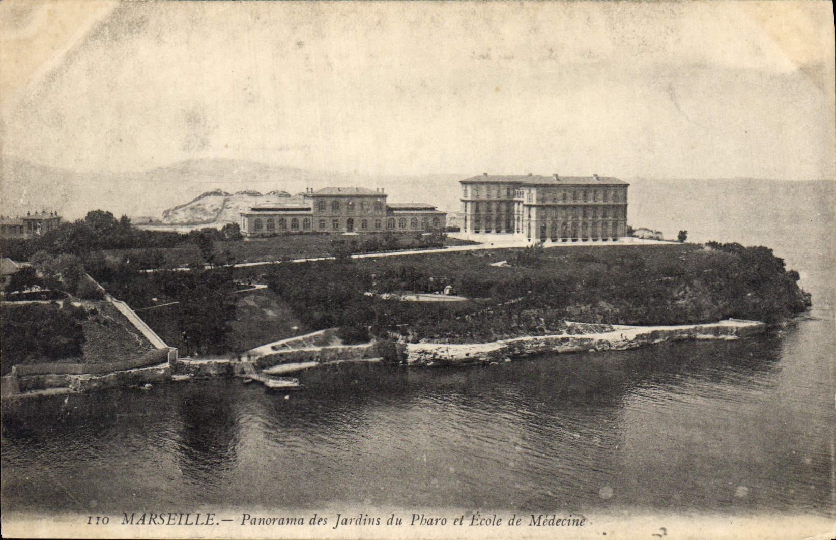 CPA Marseille Panorama des Jardins du Pharo et Ecole de Medecine 