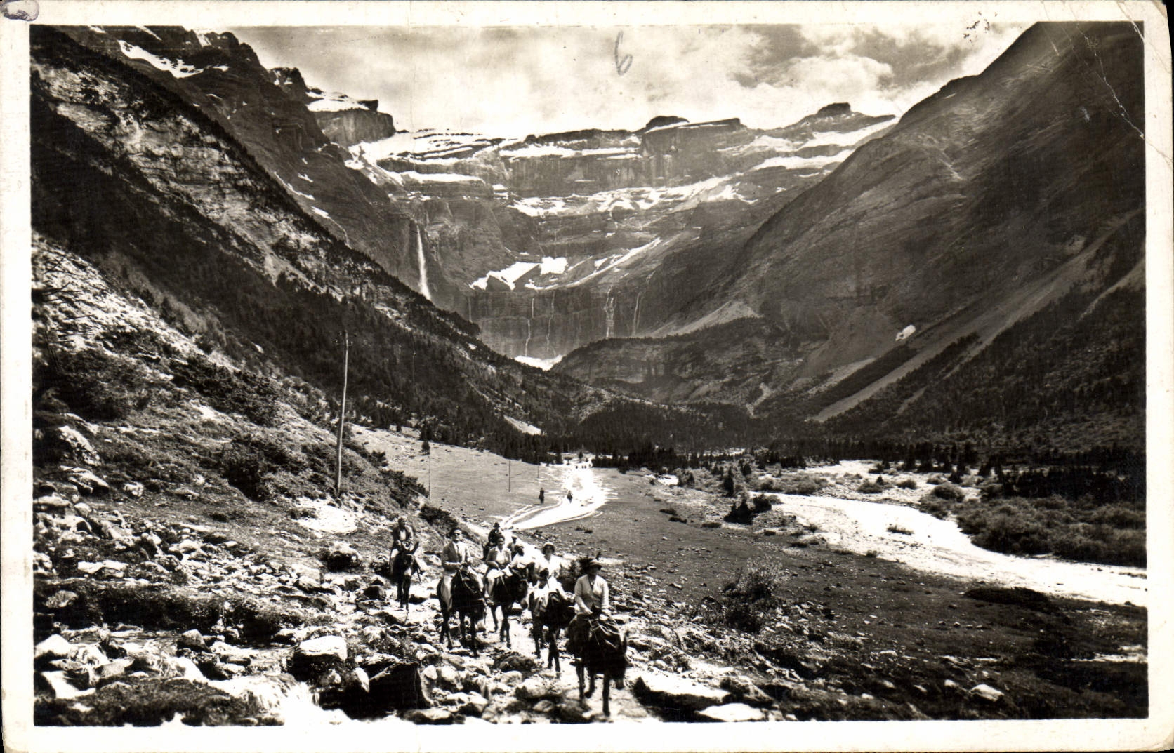CPA Gavarnie Le Chemin du Cirque au plateau de la Prade 