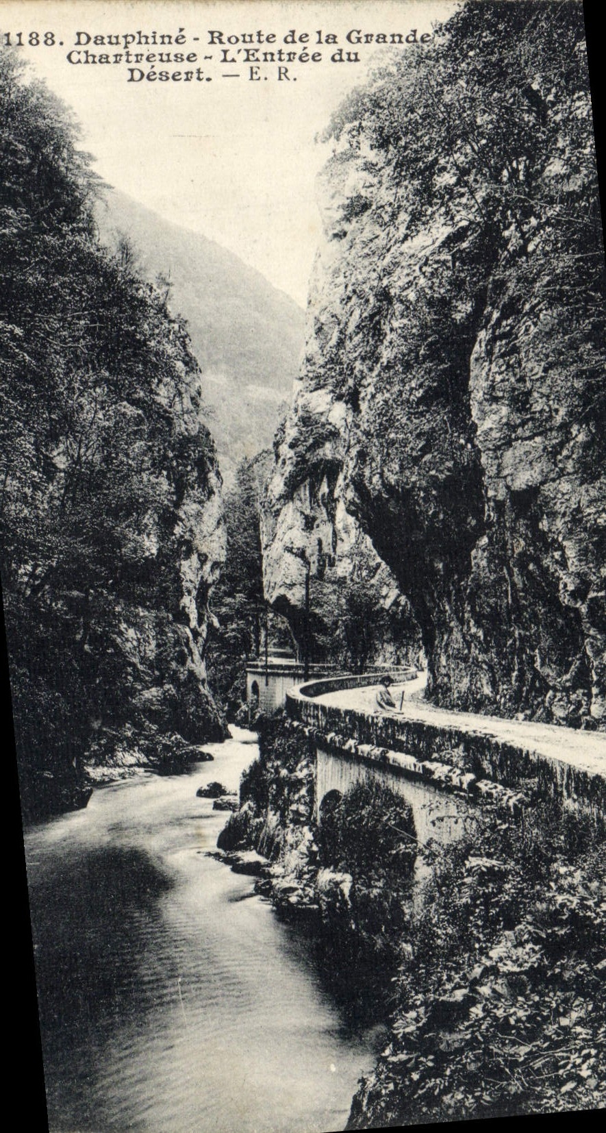 CPA Dauphine Route de la Grande Chartreuse l'Entree du Desert