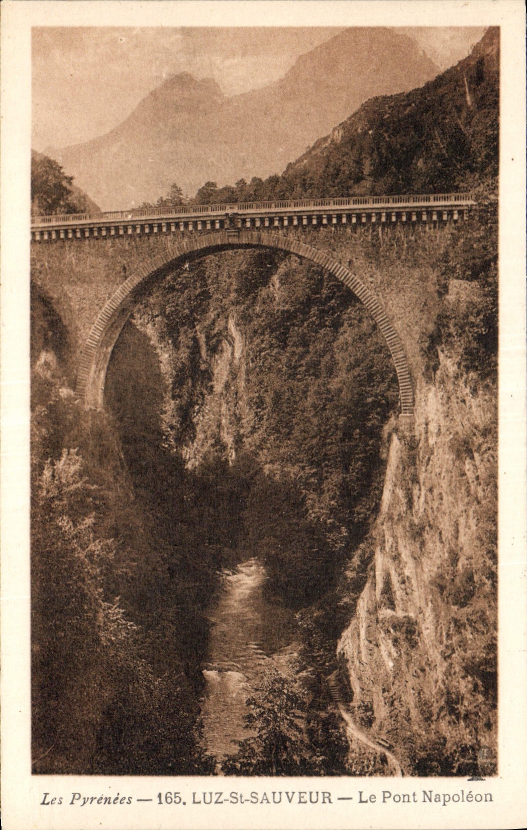 CPA Les Pyrenees Luz St Sauveur le Pont Napoleon 