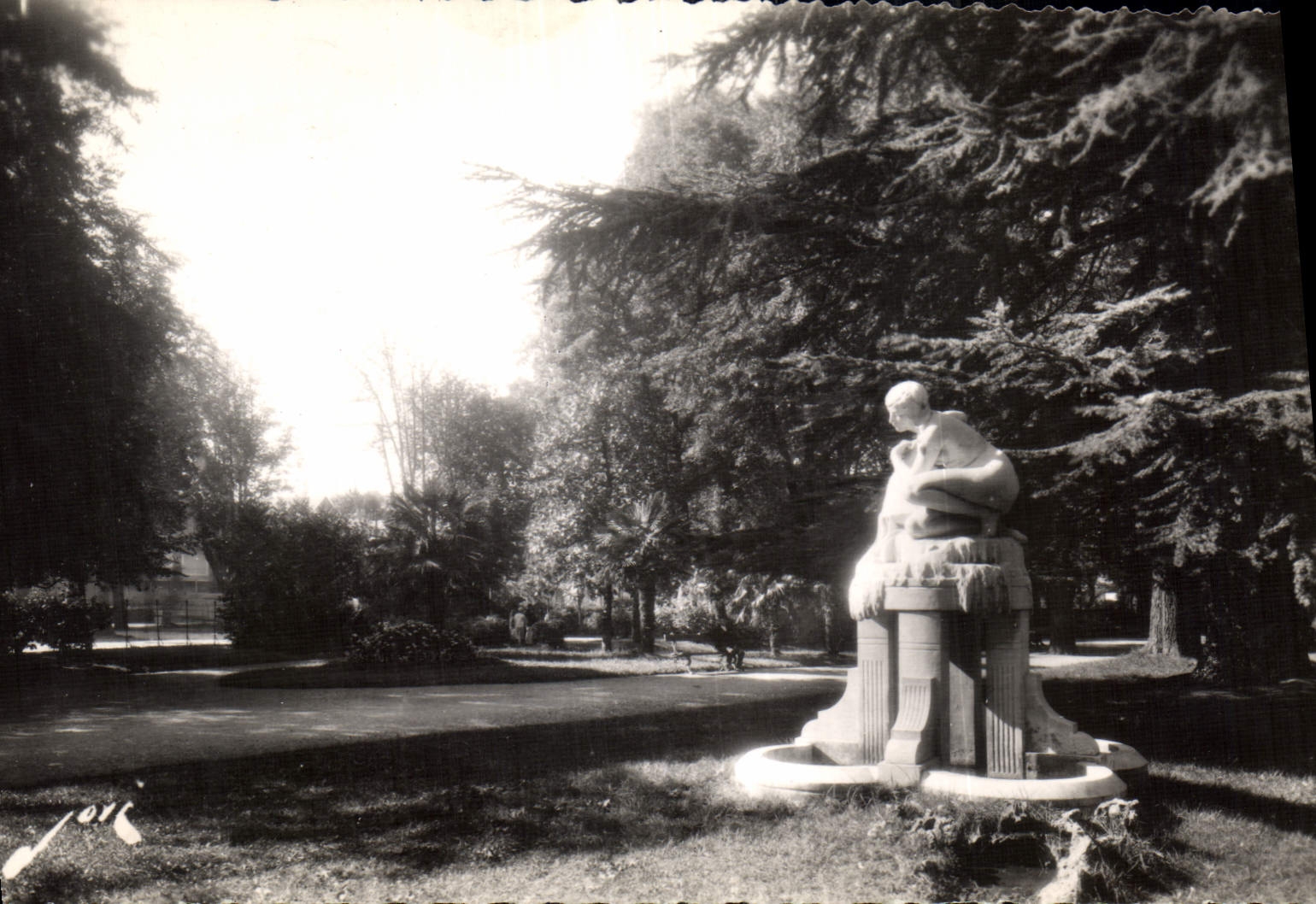 CPA Bagneres du Bigorre H P Square des Vignaux la Danaide