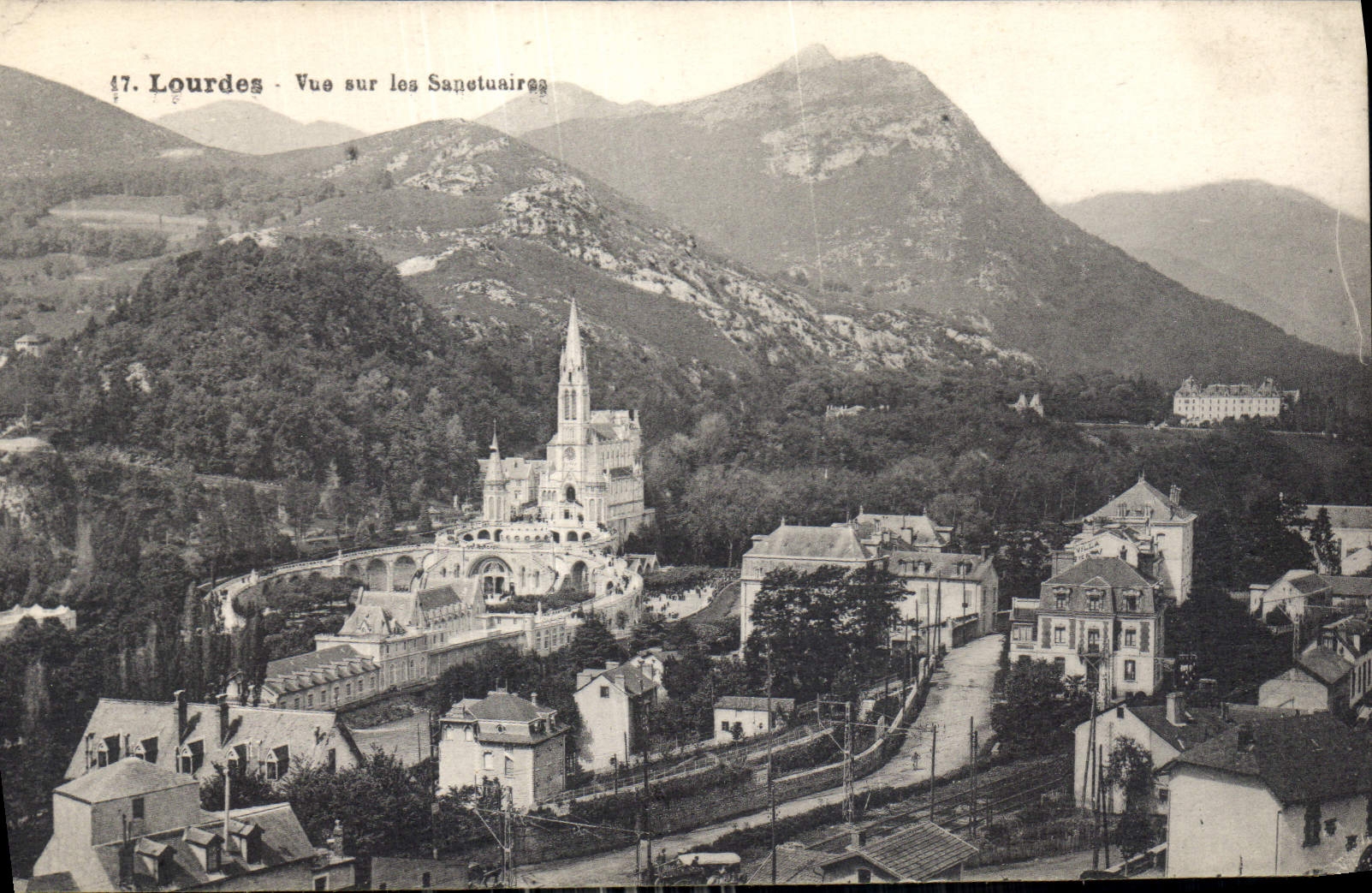 CPA Lourdes vue sur les Sanetuaires 