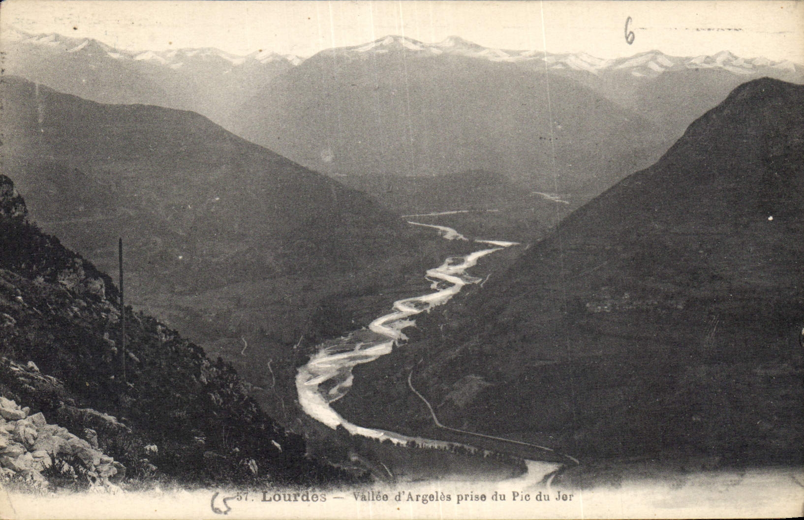 CPA Lourdes Vallee d'Argeles prise du Pic du Jer 