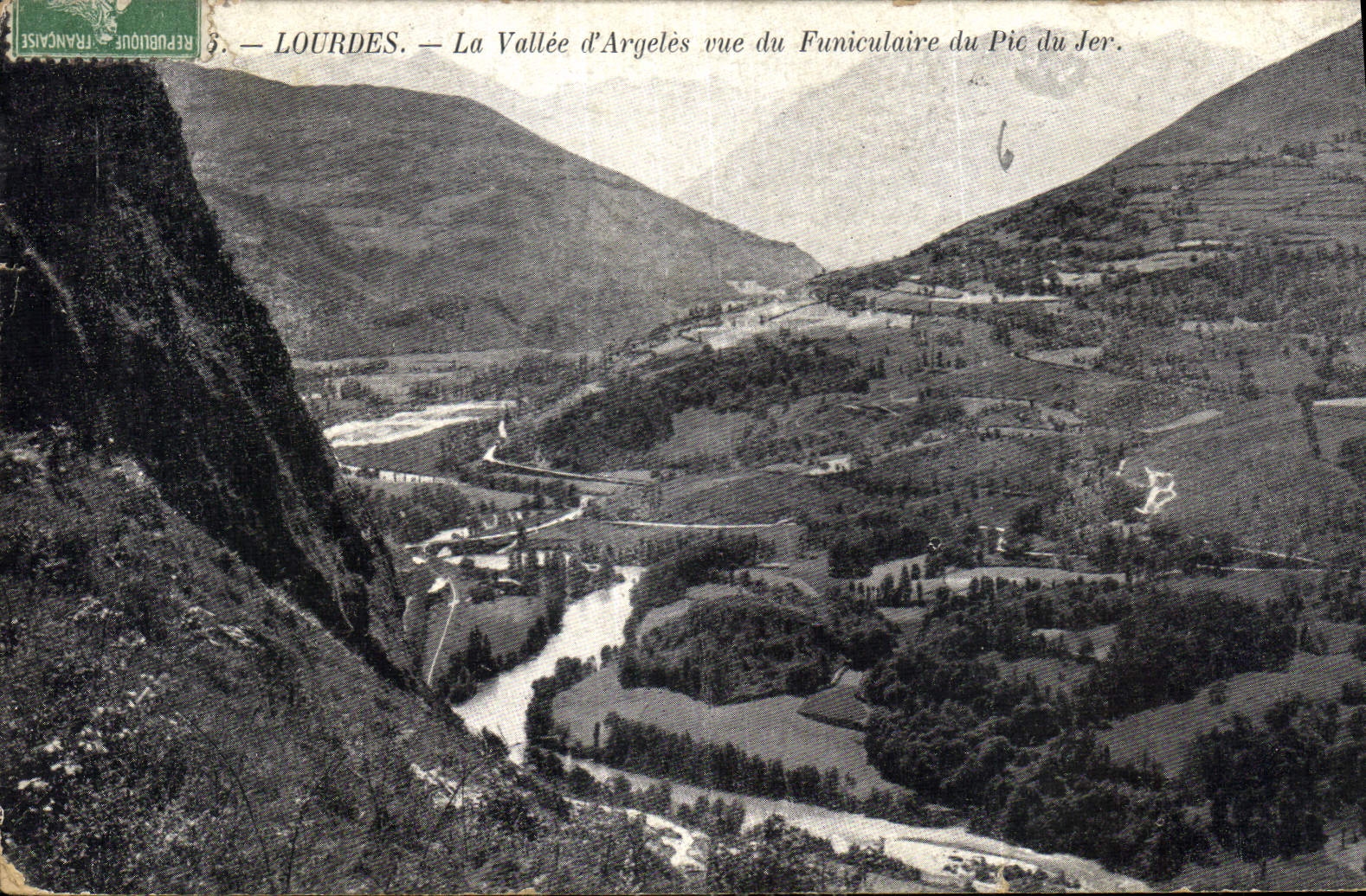 CPA Lourdes la Vallee d'Argeles vue du Funiculaire du Pic du Jer 