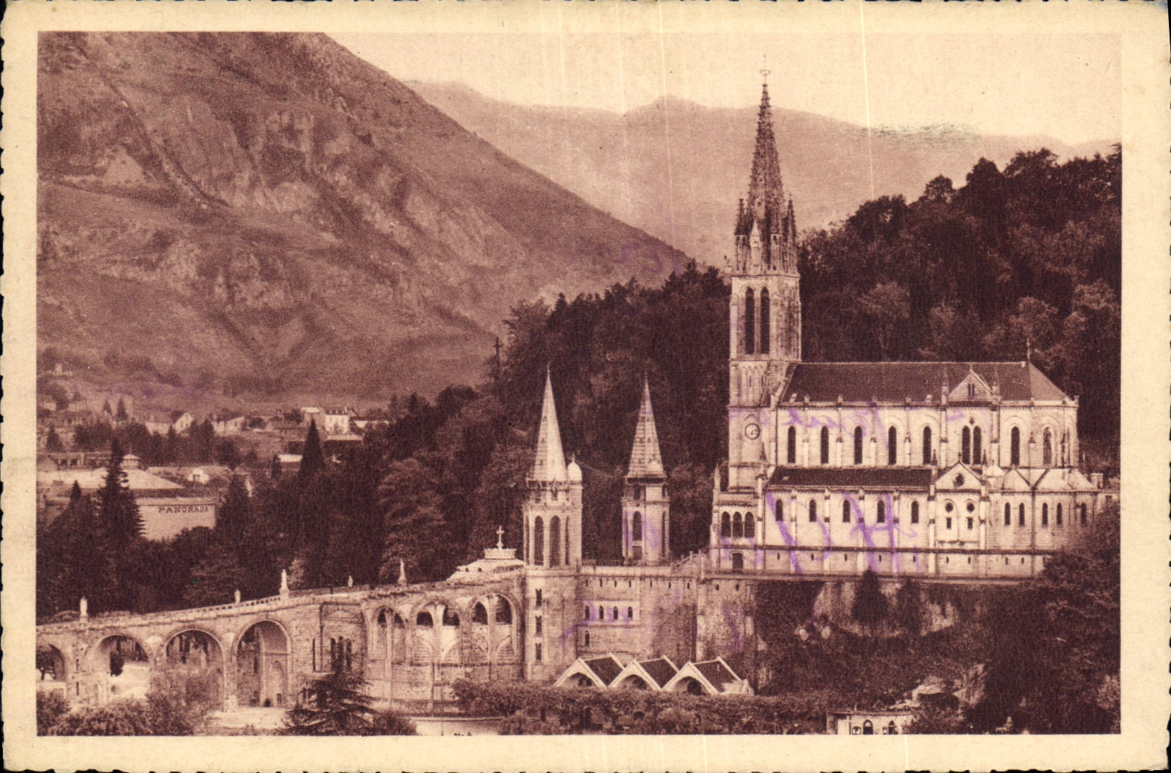 CPA Lourdes la Basilique et le Pic du Jer 