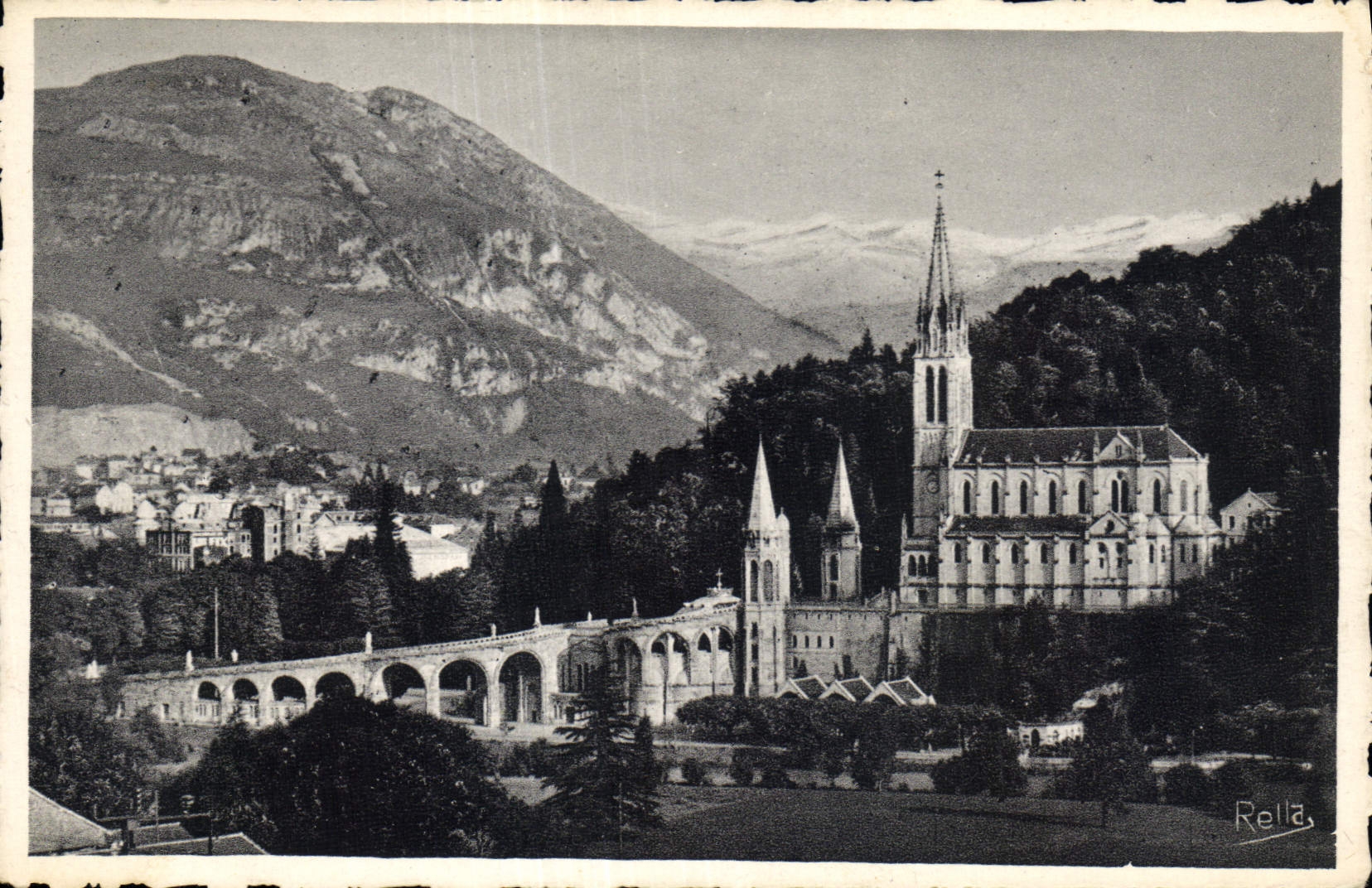 CPA Lourdes la Basilique et le Pic du Jer 