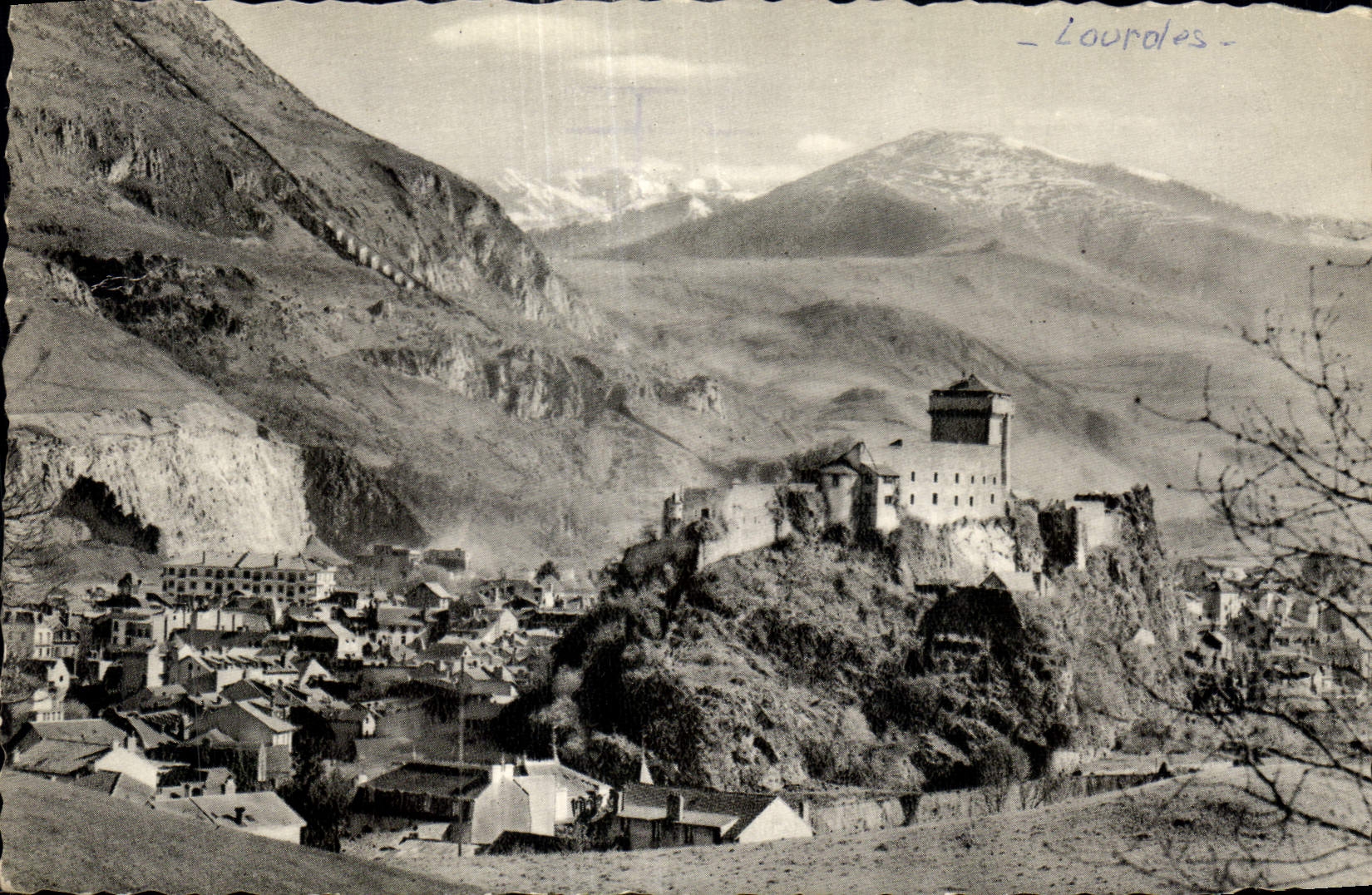 CPA Lourdes le Chateau 