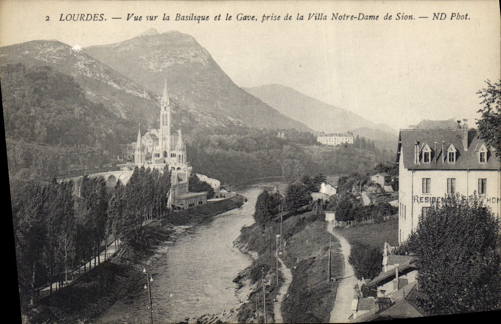 CPA Lourdes vue sur la Basilique et le Gave prise de la Villa Notre Dame de Sion 