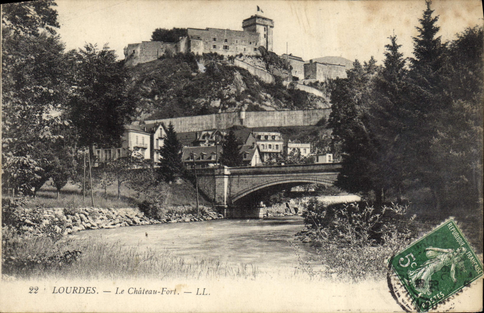 CPA Lourdes le Chateau Fort 