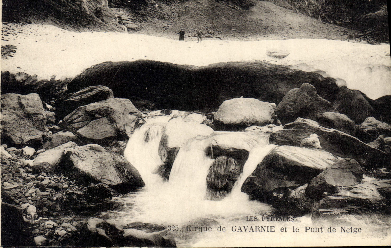 CPA Les Pyrenees Cirque de Gavarnie et le Pont de Neige 