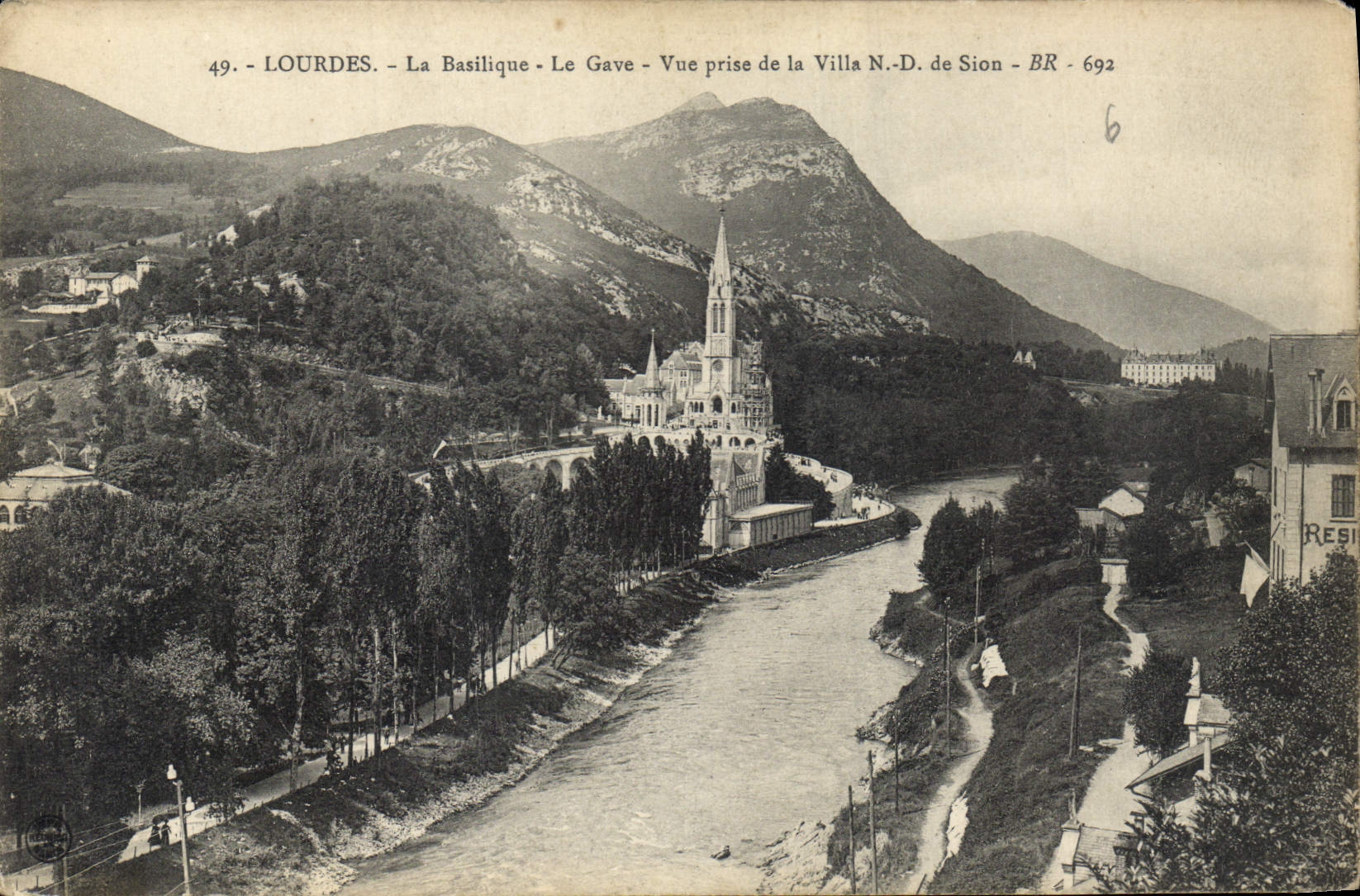 CPA Lourdes la Basilique le Gave vue prise de la Valle N D de Sion 