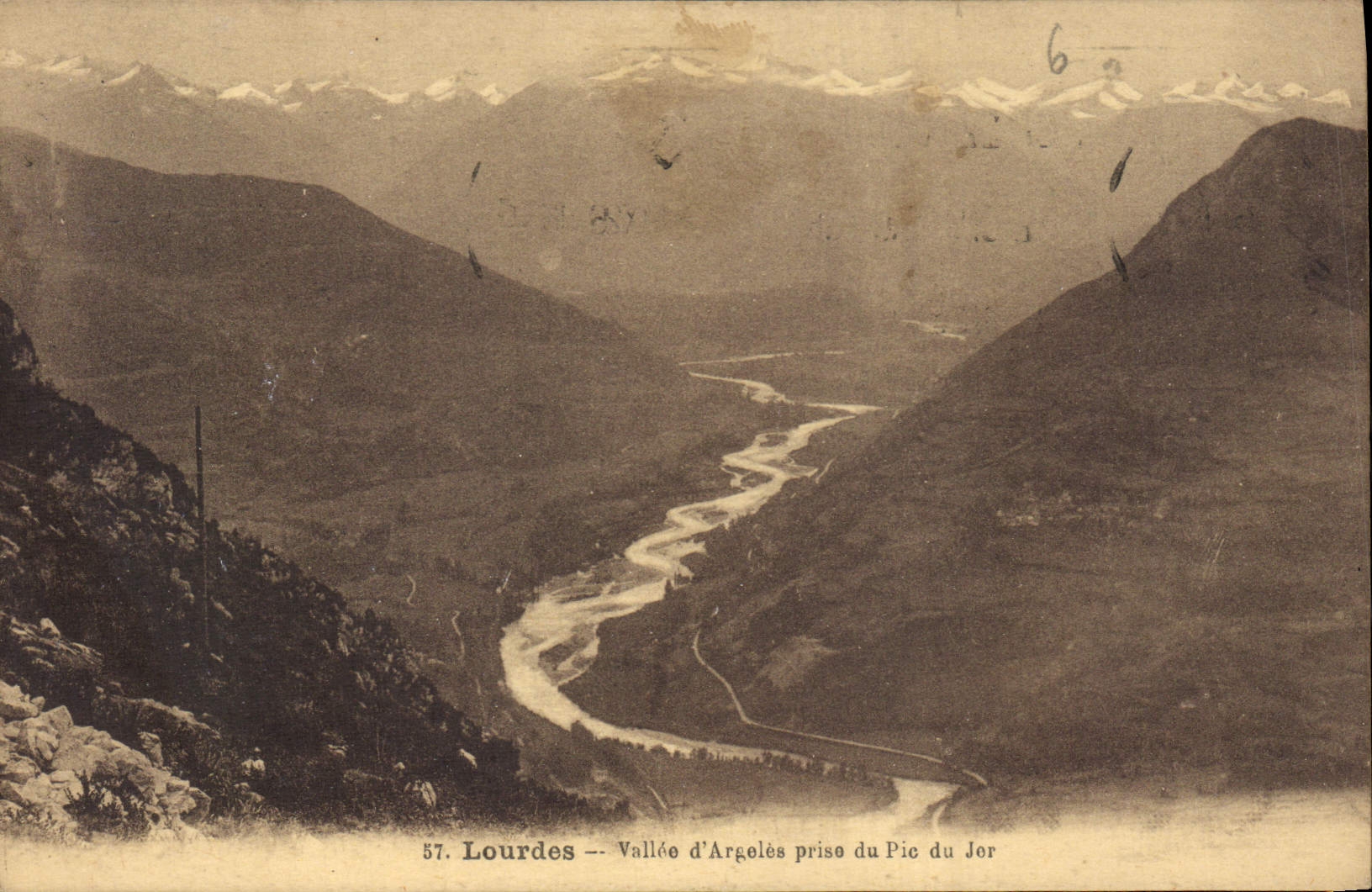 CPA Lourdes Vallee d'Argeles prise du Pic du Jer 