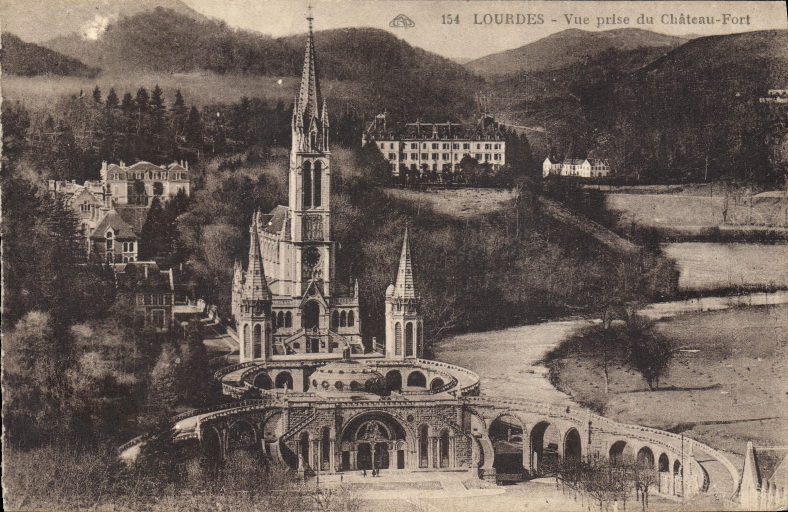 CPA Lourdes vue prise du Chateau Fort 