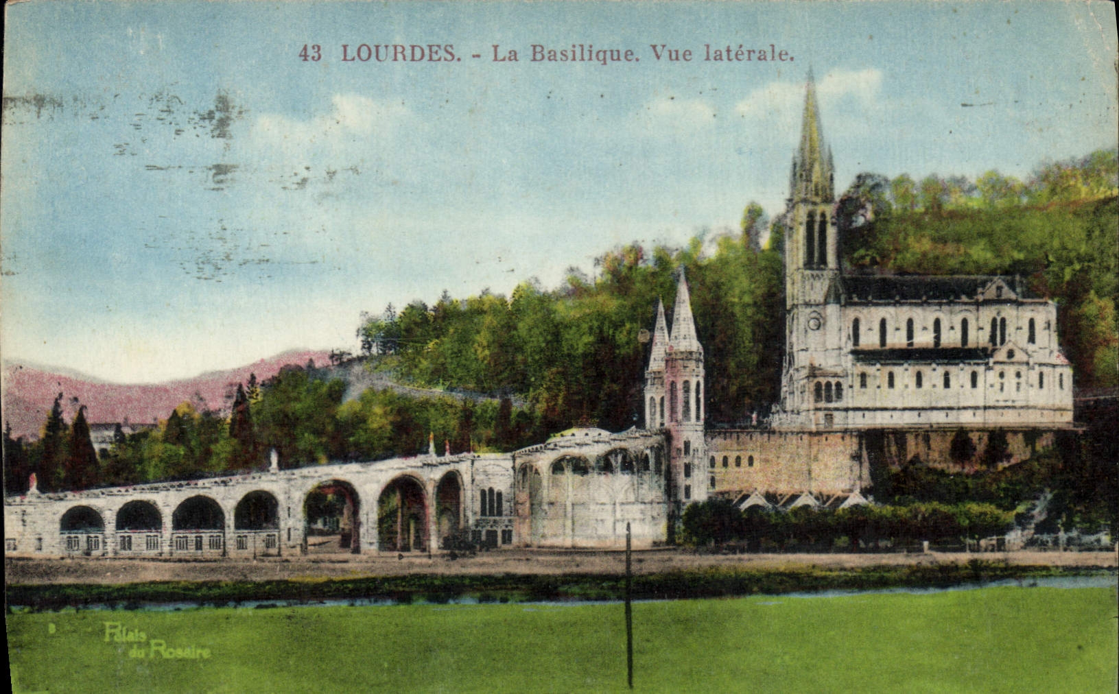 CPA Lourdes la Basilique vue laterale 