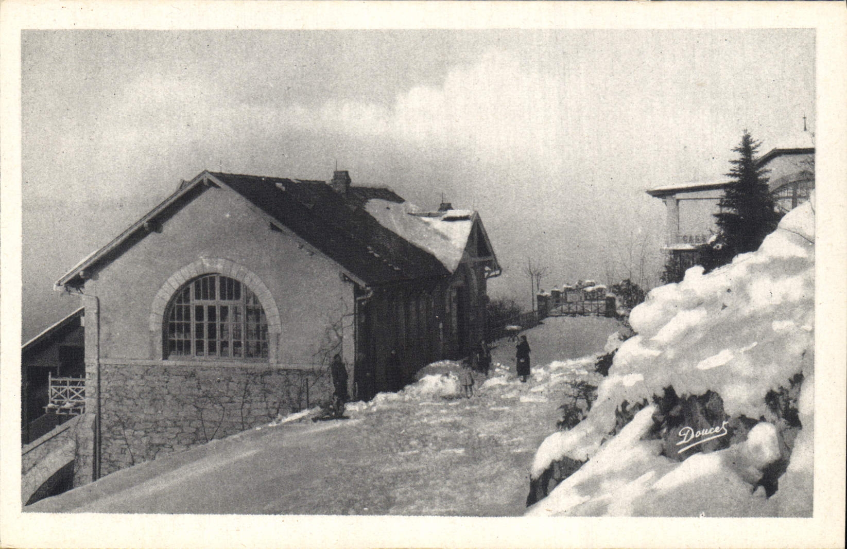 CPA Lourdes La Gare en haut du Pic du Jer et la Neige 