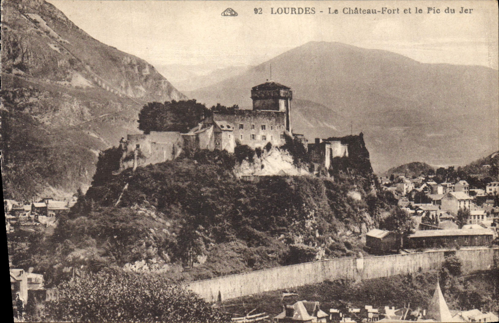 CPA Lourdes Le Chateau Fort et le Pic du Jer 