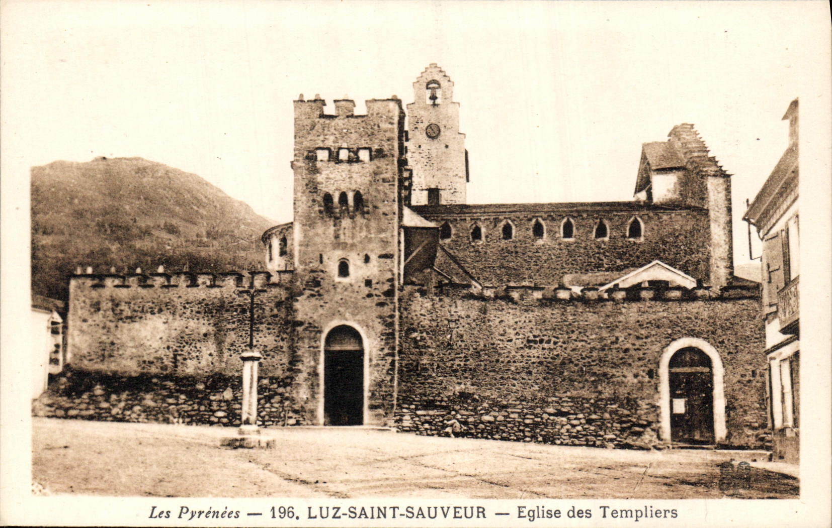 CPA Les Pyrenees Luz Saint Sauveur Eglise des Templiers 