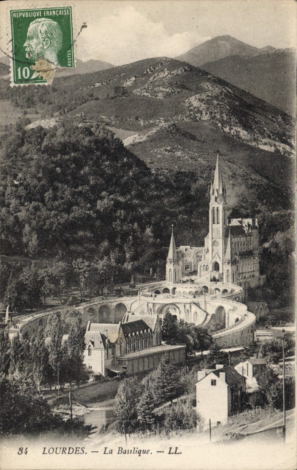 CPA Lourdes La Basilique 
