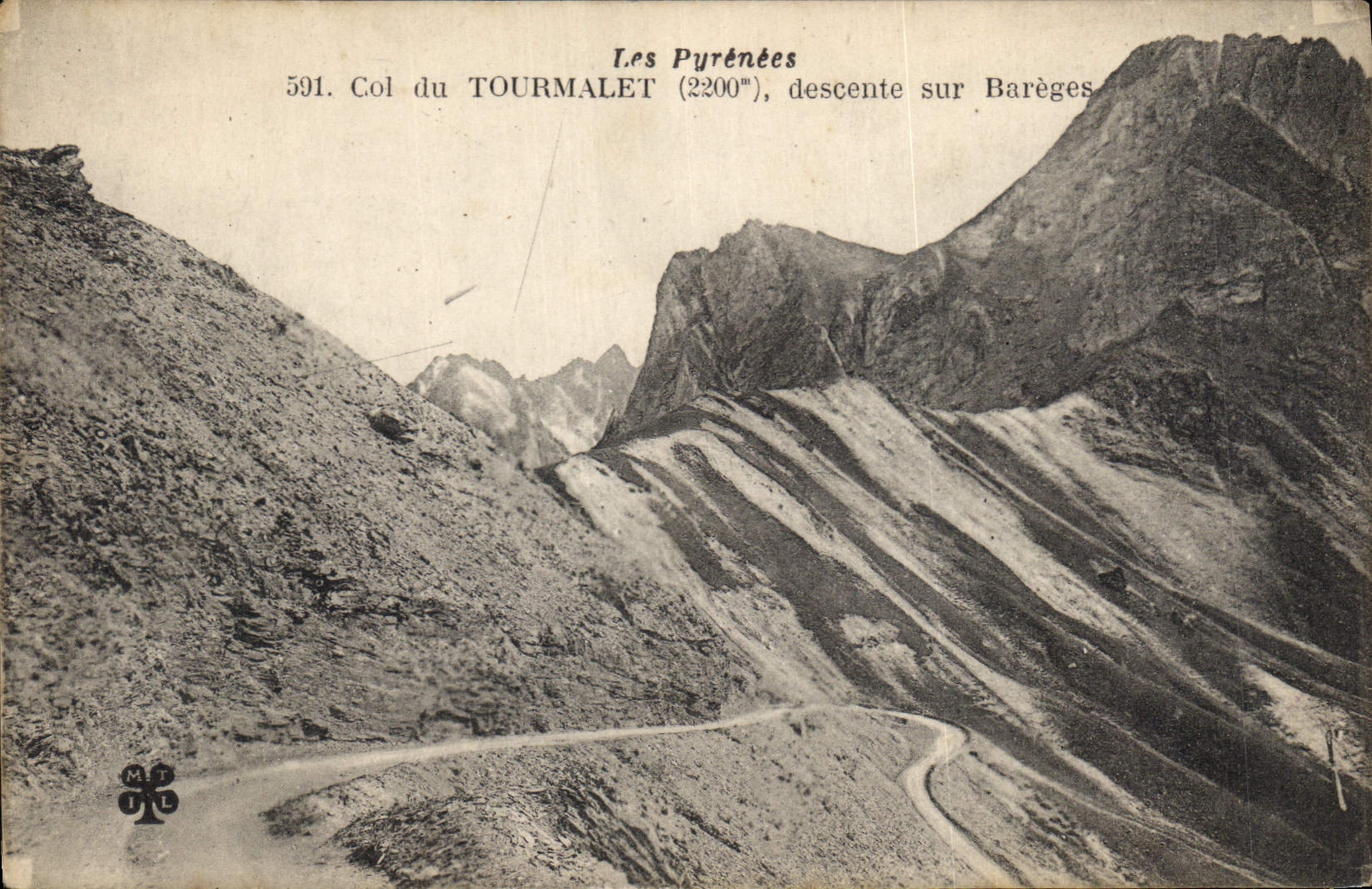 CPA Les Pyrenees Col du Tourmalet descente sur Bareges