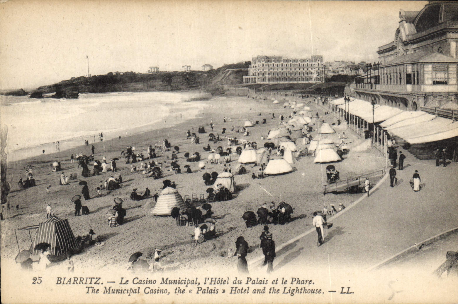 CPA Biarritz Le Casino Municipal l'Hotel du Palais et le Phare 