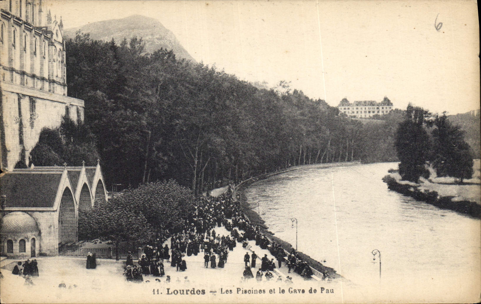 CPA Lourdes Les Piscines et le Gave de Pau 