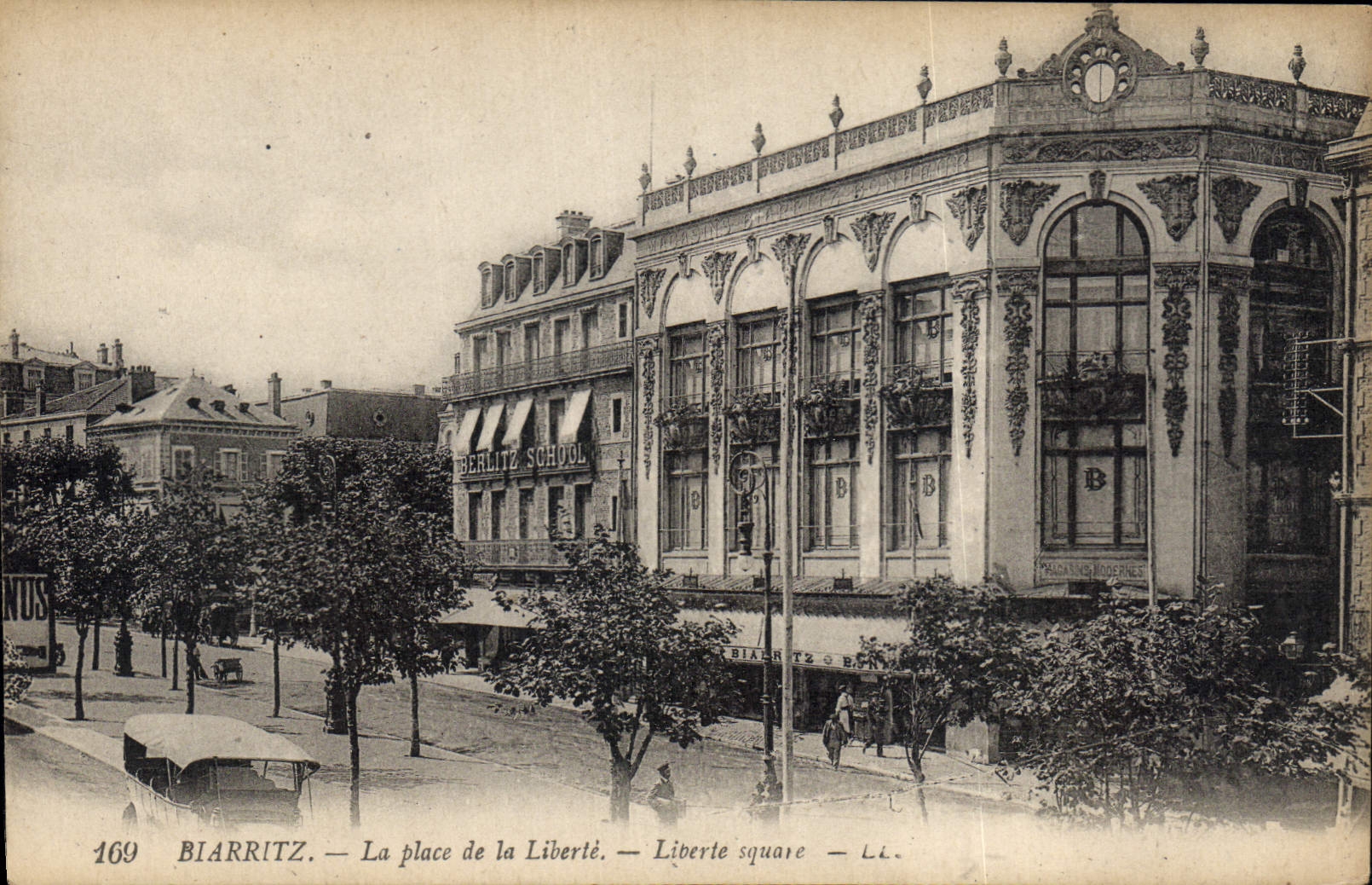 CPA Biarritz La Place de la Liberte 